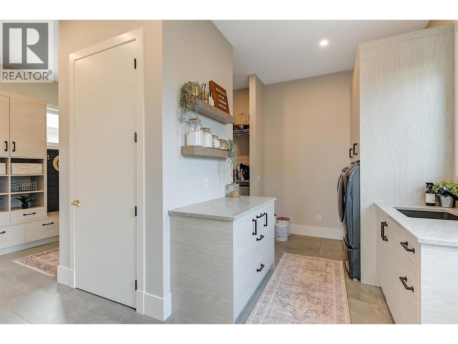 Picture for 1612 Vincent  Place https://www.cirrealty.ca/reb/bc/9/10363669_30.jpg