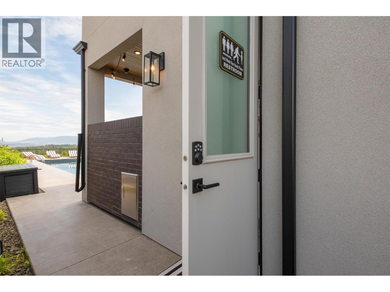 Picture for 1612 Vincent  Place https://www.cirrealty.ca/reb/bc/9/10363669_41.jpg