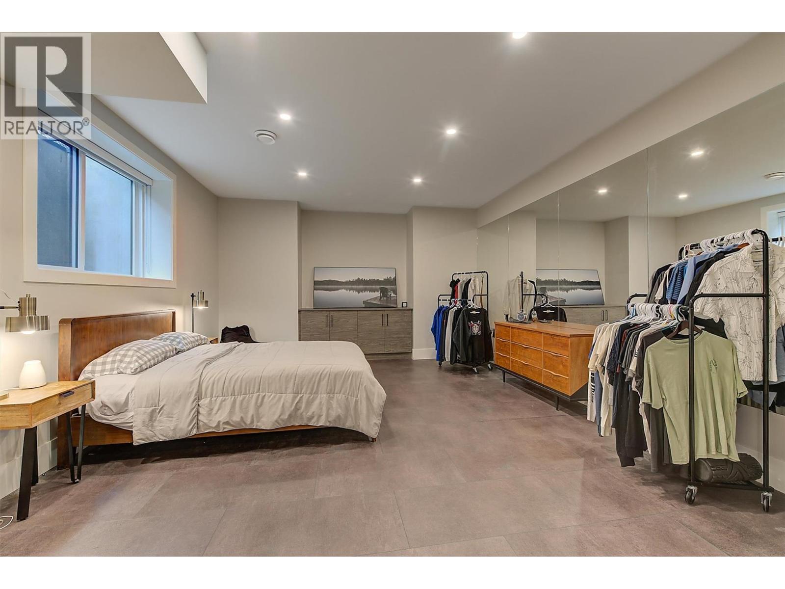 Picture for 1612 Vincent  Place https://www.cirrealty.ca/reb/bc/9/10363669_72.jpg