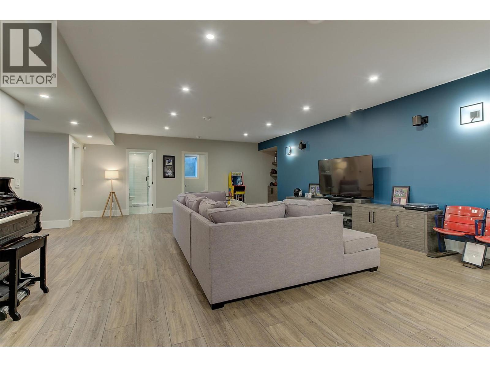 Picture for 1612 Vincent  Place https://www.cirrealty.ca/reb/bc/9/10363669_74.jpg