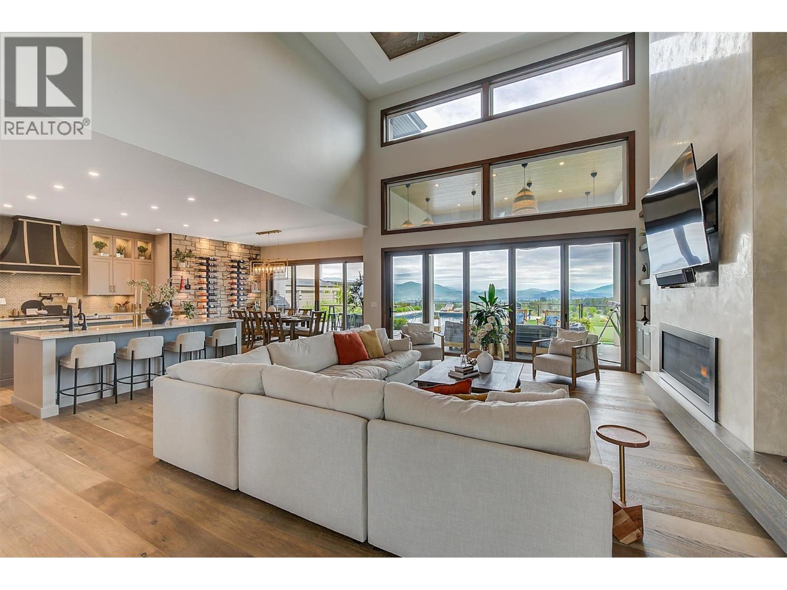 Picture for 1612 Vincent  Place https://www.cirrealty.ca/reb/bc/9/10363669_9.jpg