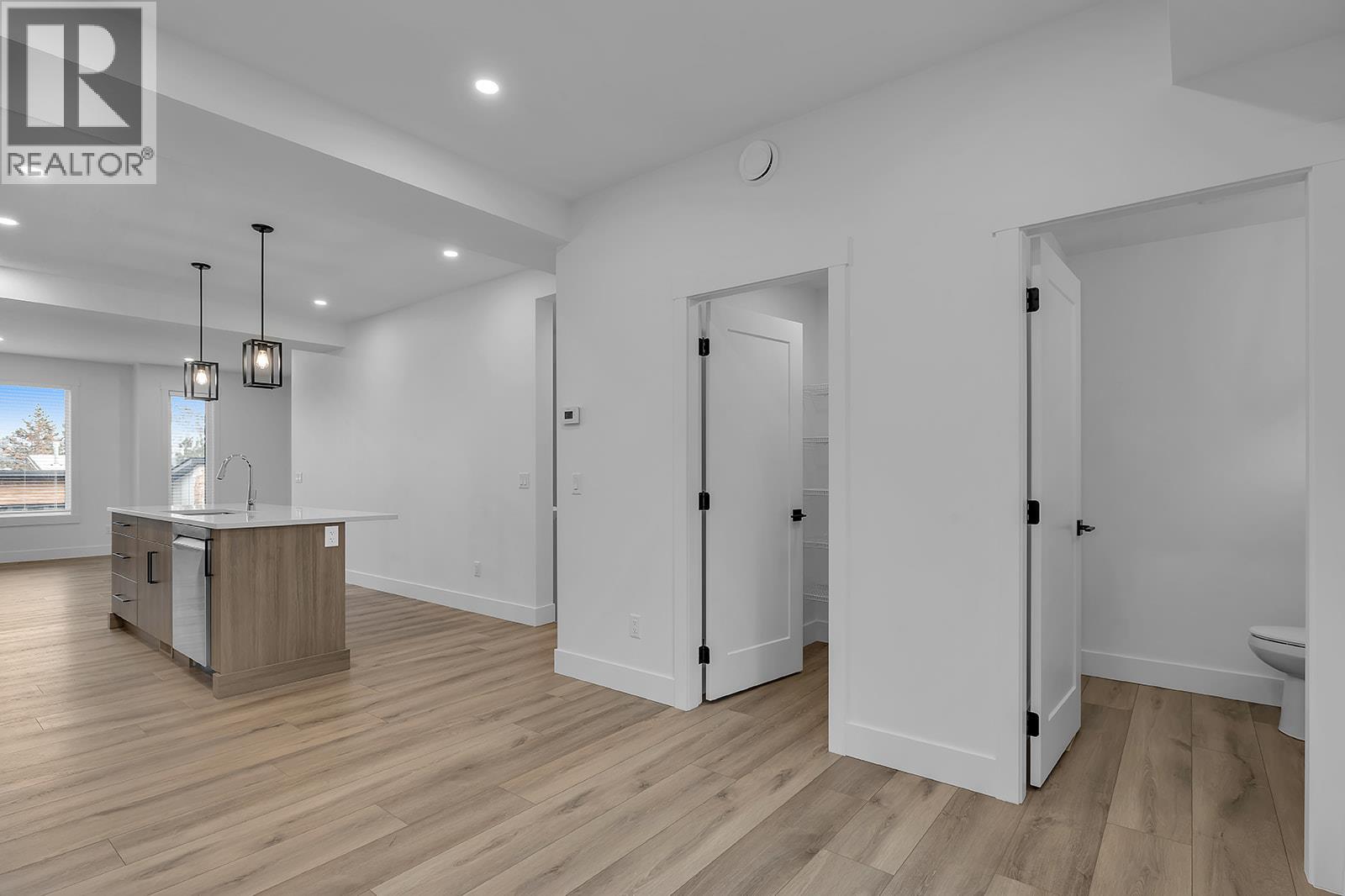 Picture for Unit #12, 2835 Canyon Crest  Drive https://www.cirrealty.ca/reb/bc/9/10363769_10.jpg