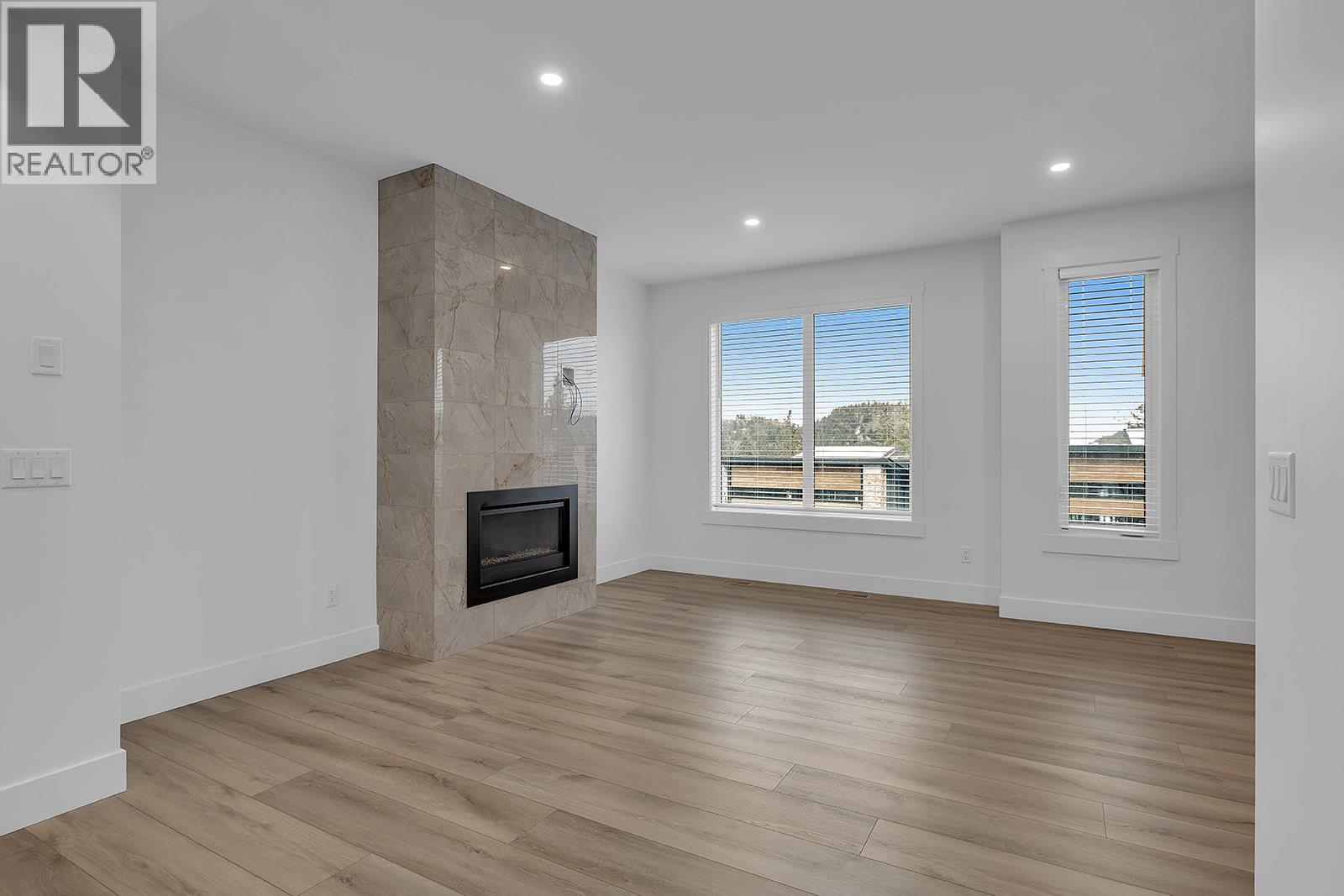 Picture for Unit #12, 2835 Canyon Crest  Drive https://www.cirrealty.ca/reb/bc/9/10363769_13.jpg