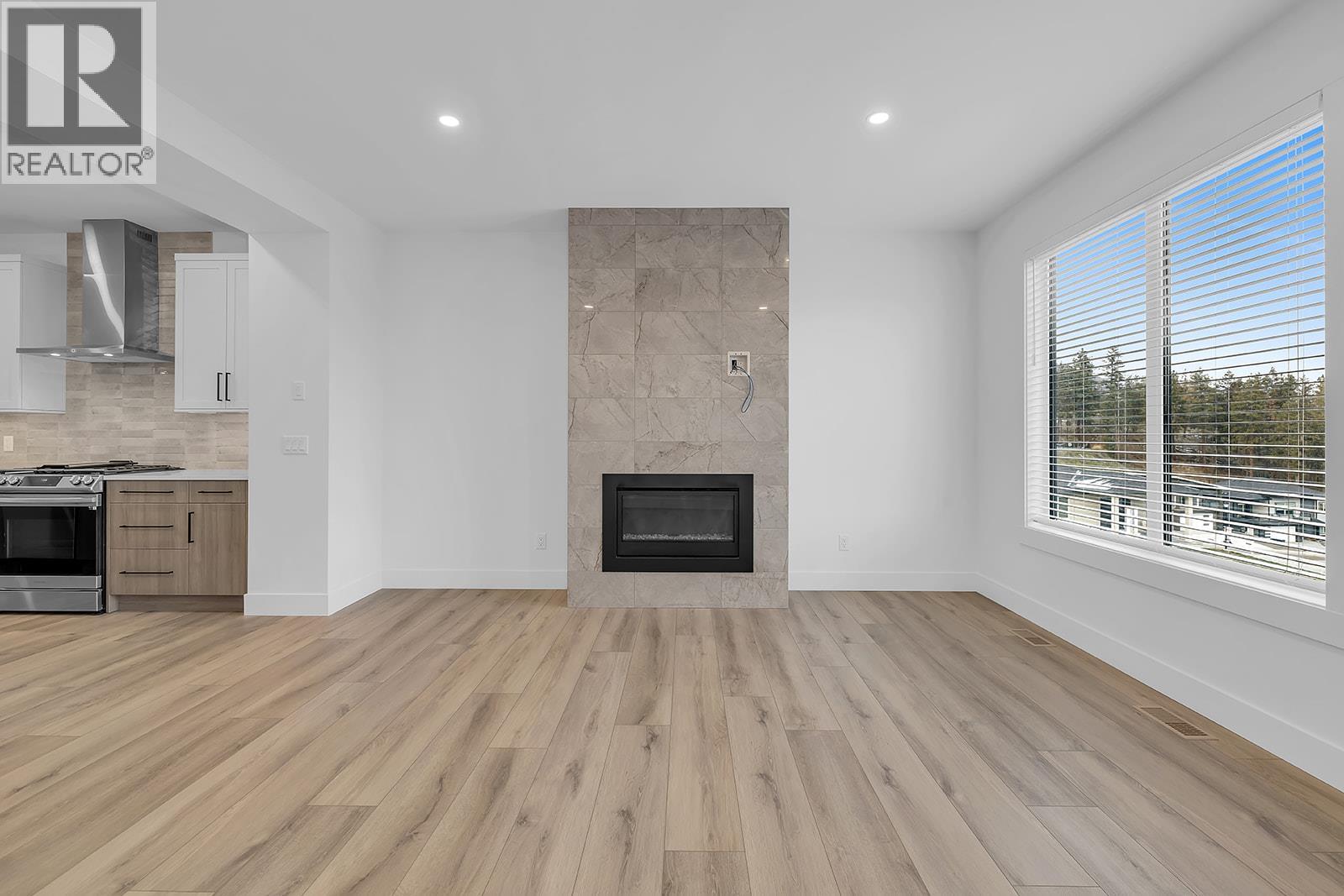 Picture for Unit #12, 2835 Canyon Crest  Drive https://www.cirrealty.ca/reb/bc/9/10363769_15.jpg