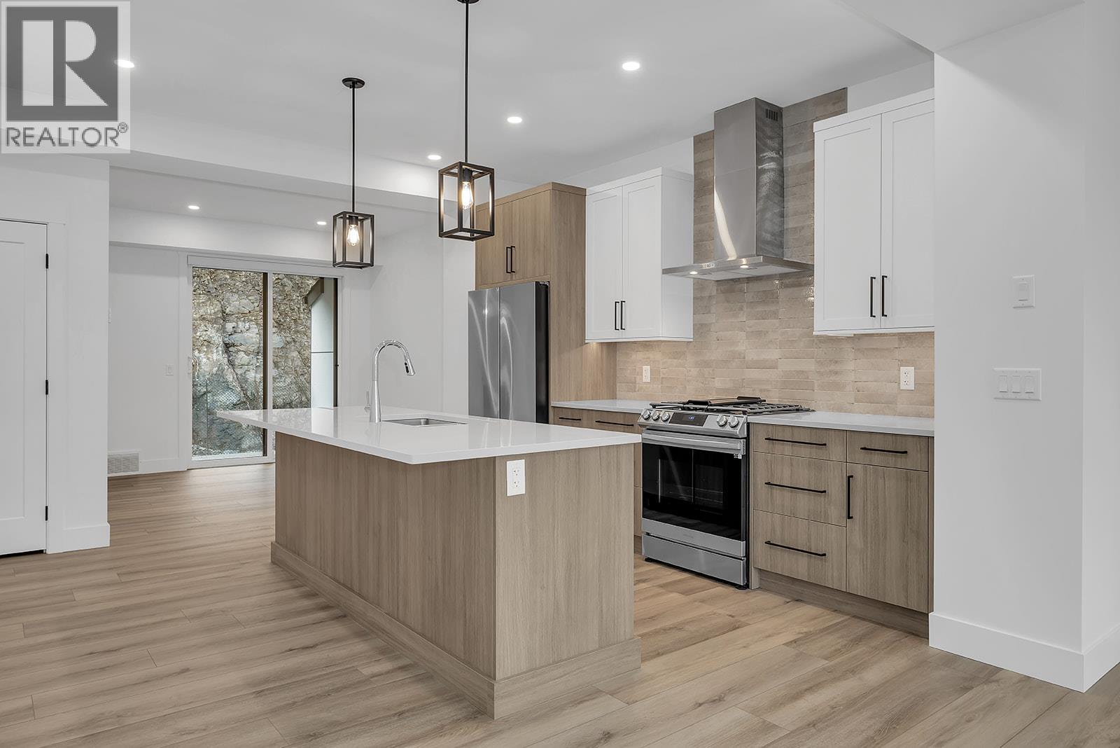 Picture for Unit #12, 2835 Canyon Crest  Drive https://www.cirrealty.ca/reb/bc/9/10363769_2.jpg