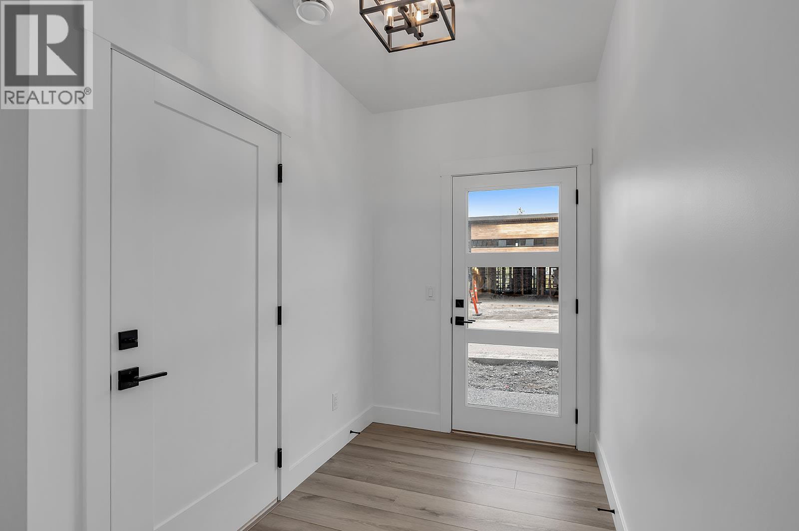 Picture for Unit #12, 2835 Canyon Crest  Drive https://www.cirrealty.ca/reb/bc/9/10363769_28.jpg