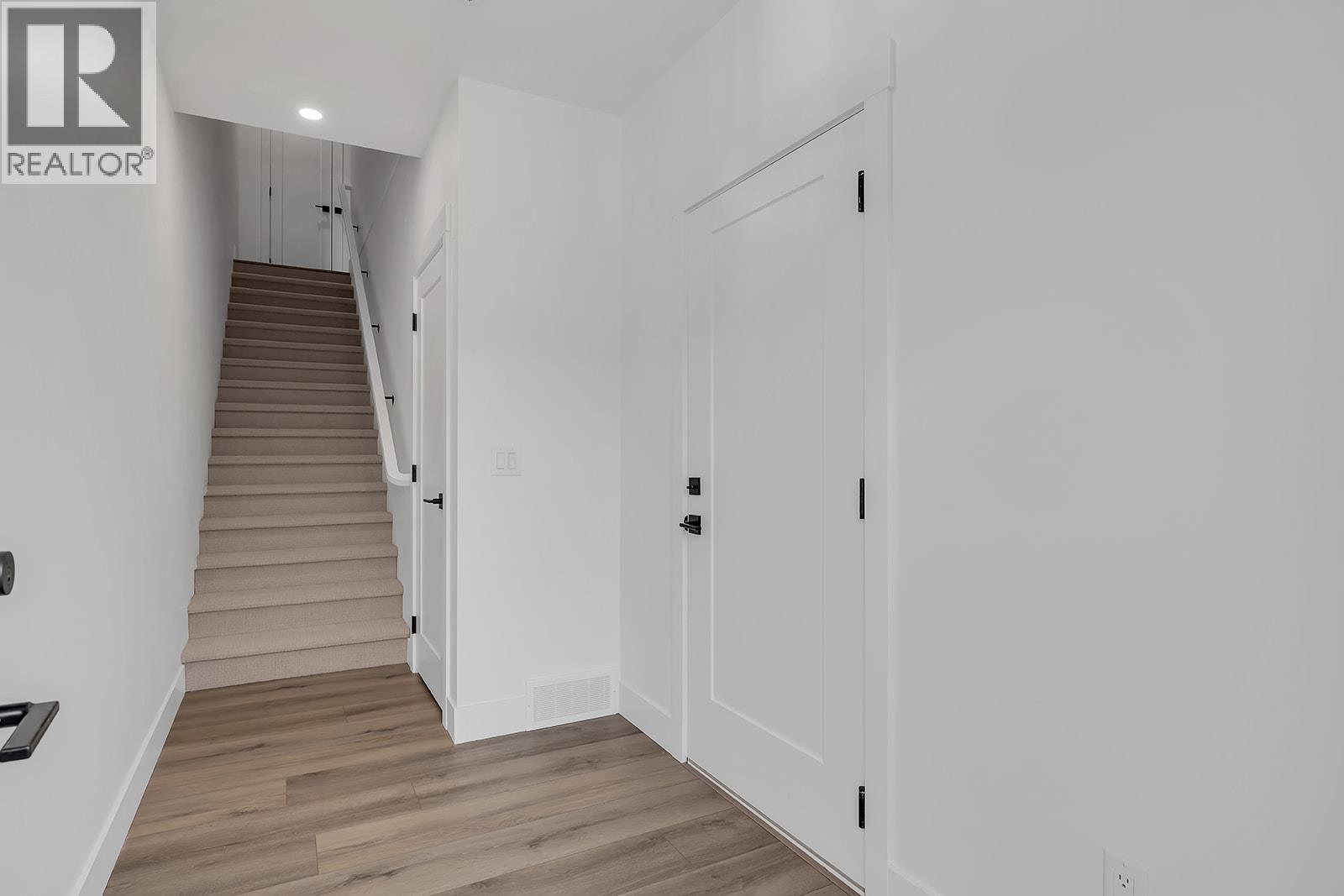 Picture for Unit #12, 2835 Canyon Crest  Drive https://www.cirrealty.ca/reb/bc/9/10363769_29.jpg