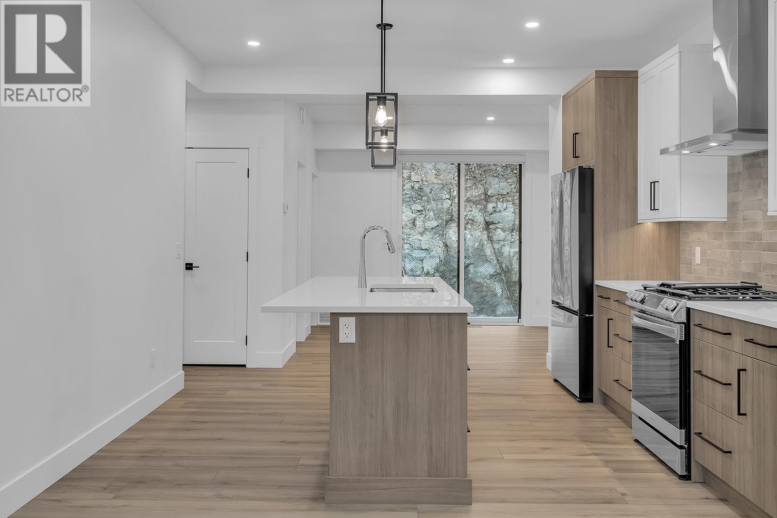 Picture for Unit #12, 2835 Canyon Crest  Drive https://www.cirrealty.ca/reb/bc/9/10363769_4.jpg
