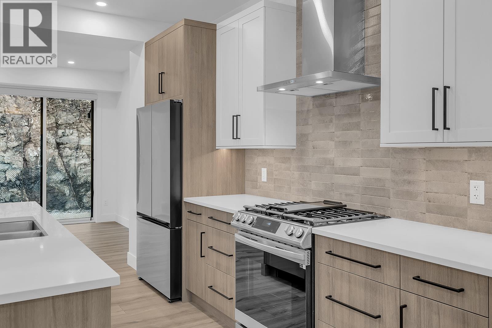 Picture for Unit #12, 2835 Canyon Crest  Drive https://www.cirrealty.ca/reb/bc/9/10363769_5.jpg