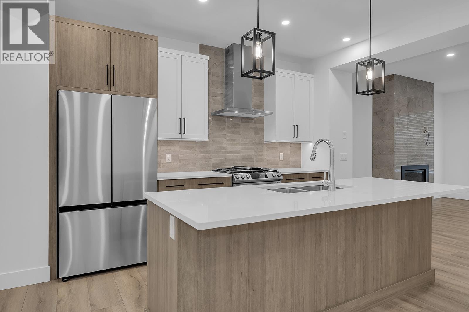 Picture for Unit #12, 2835 Canyon Crest  Drive https://www.cirrealty.ca/reb/bc/9/10363769_6.jpg
