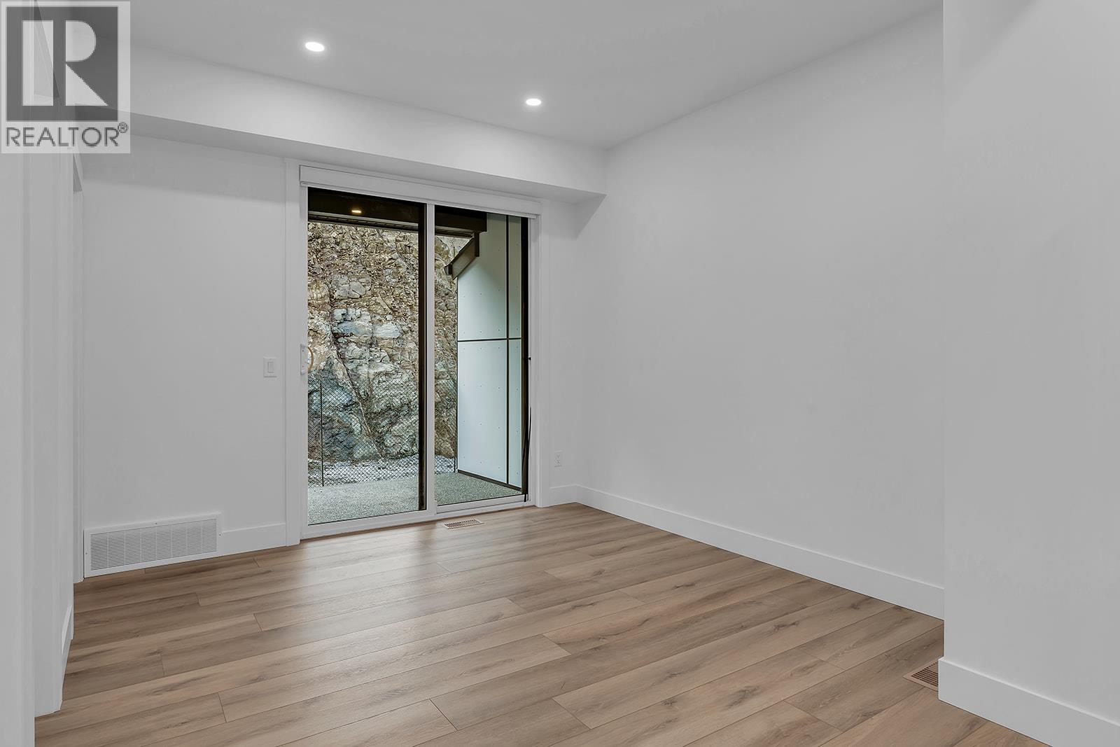 Picture for Unit #12, 2835 Canyon Crest  Drive https://www.cirrealty.ca/reb/bc/9/10363769_8.jpg