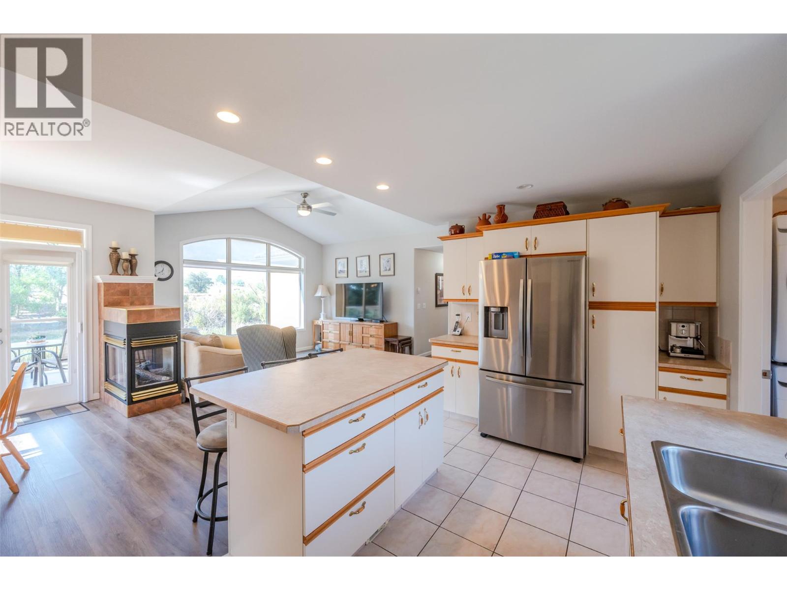 Picture for 3604 LOBELIA  Drive https://www.cirrealty.ca/reb/bc/9/10363869_19.jpg