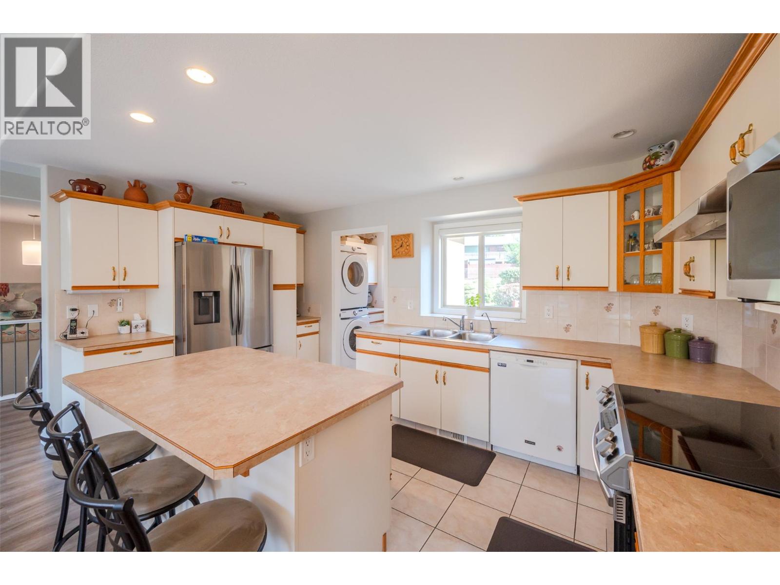 Picture for 3604 LOBELIA  Drive https://www.cirrealty.ca/reb/bc/9/10363869_20.jpg