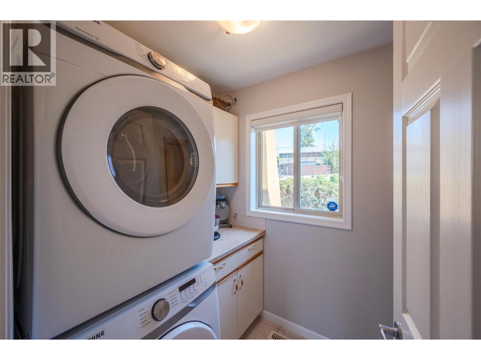 Picture for 3604 LOBELIA  Drive https://www.cirrealty.ca/reb/bc/9/10363869_26.jpg