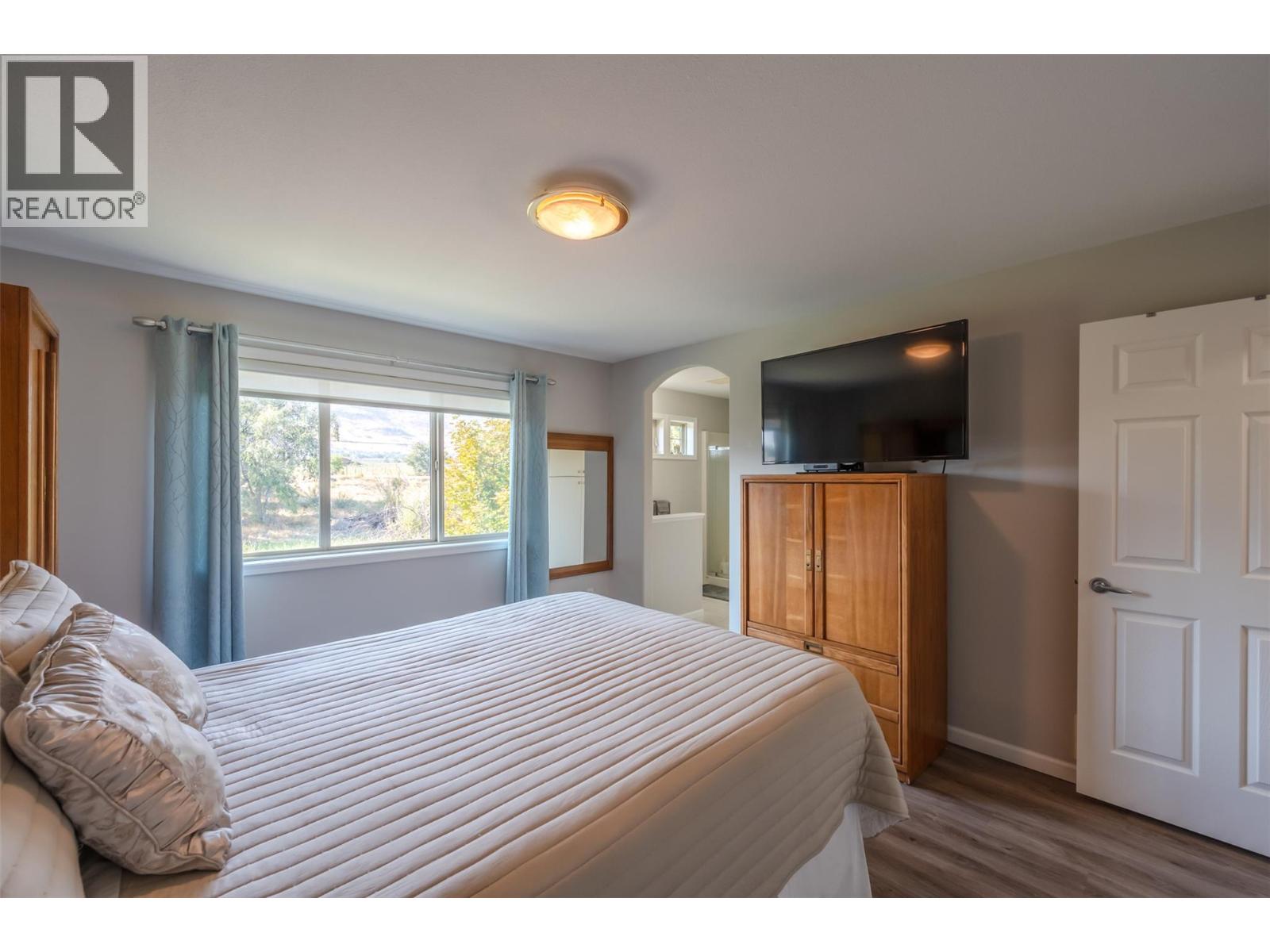 Picture for 3604 LOBELIA  Drive https://www.cirrealty.ca/reb/bc/9/10363869_37.jpg