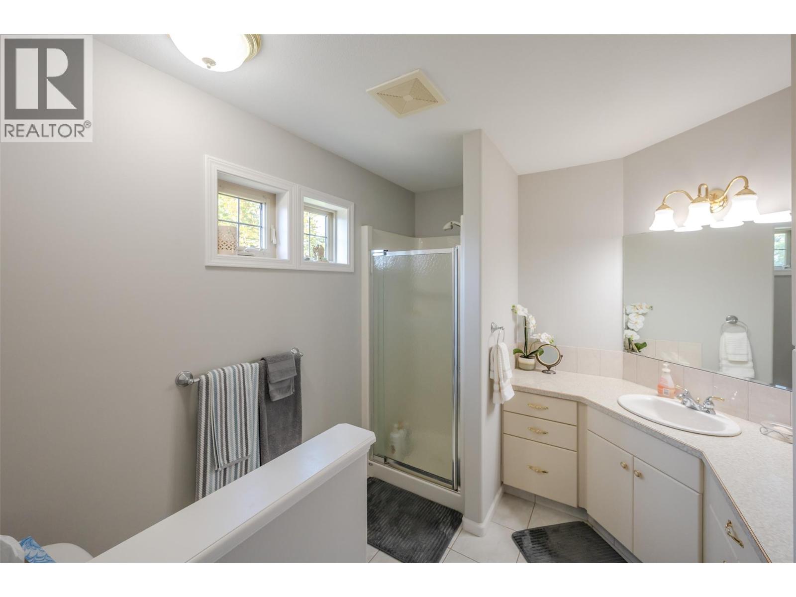 Picture for 3604 LOBELIA  Drive https://www.cirrealty.ca/reb/bc/9/10363869_40.jpg