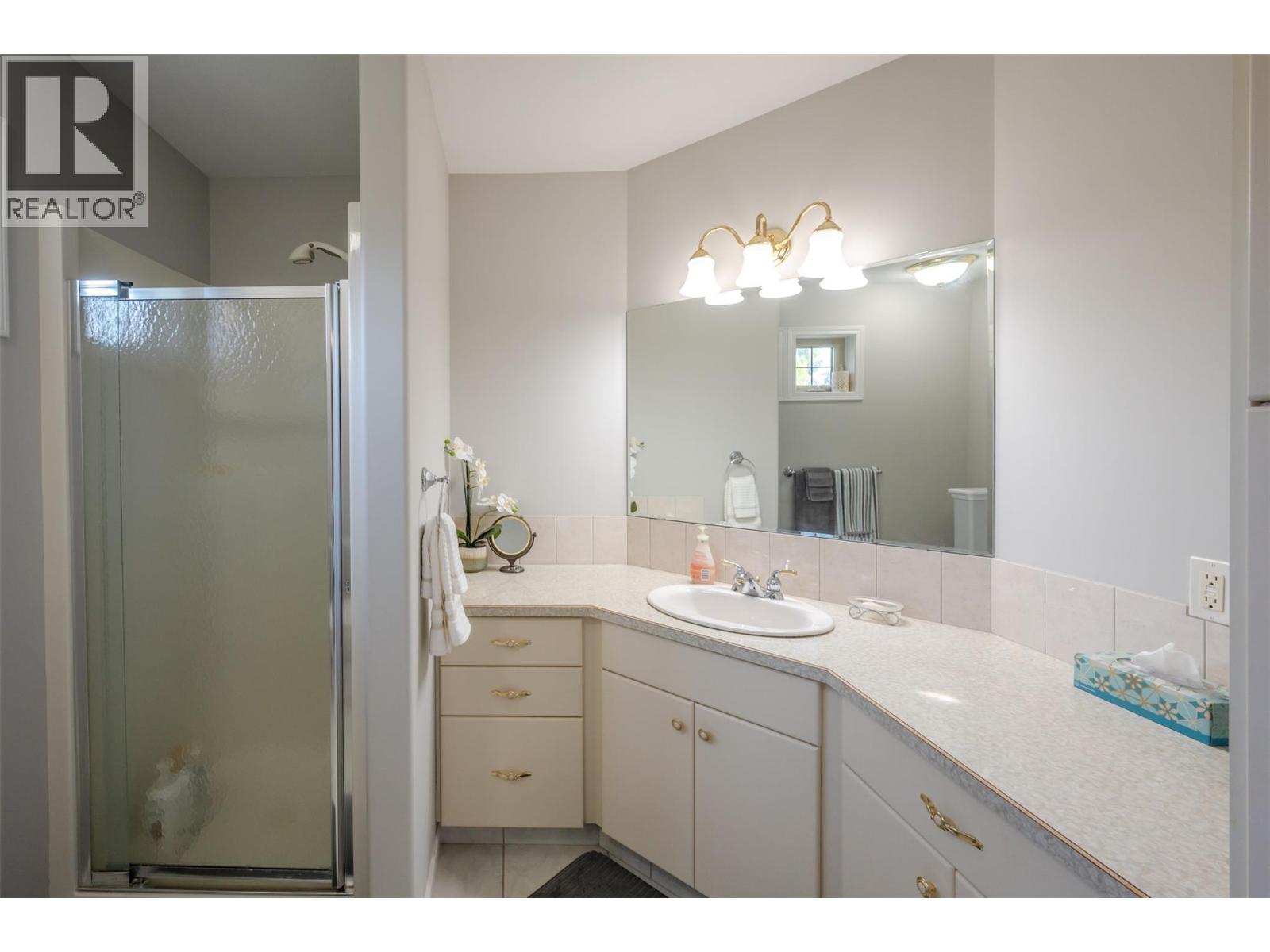 Picture for 3604 LOBELIA  Drive https://www.cirrealty.ca/reb/bc/9/10363869_41.jpg