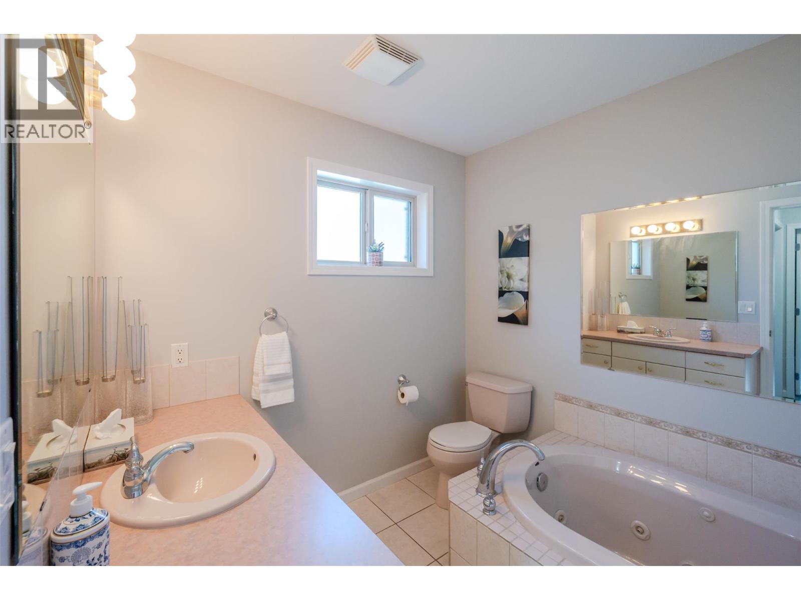 Picture for 3604 LOBELIA  Drive https://www.cirrealty.ca/reb/bc/9/10363869_45.jpg