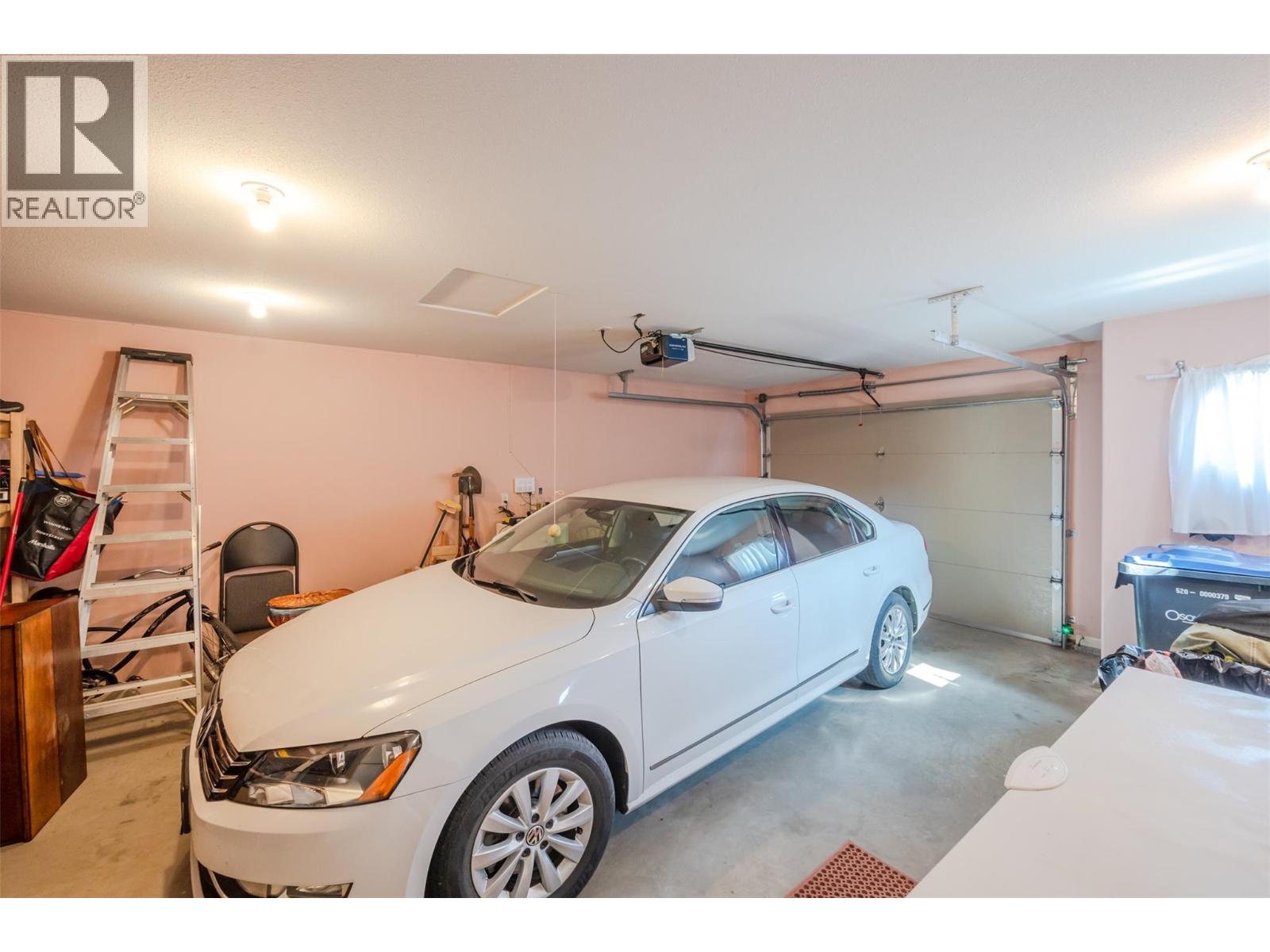 Picture for 3604 LOBELIA  Drive https://www.cirrealty.ca/reb/bc/9/10363869_49.jpg