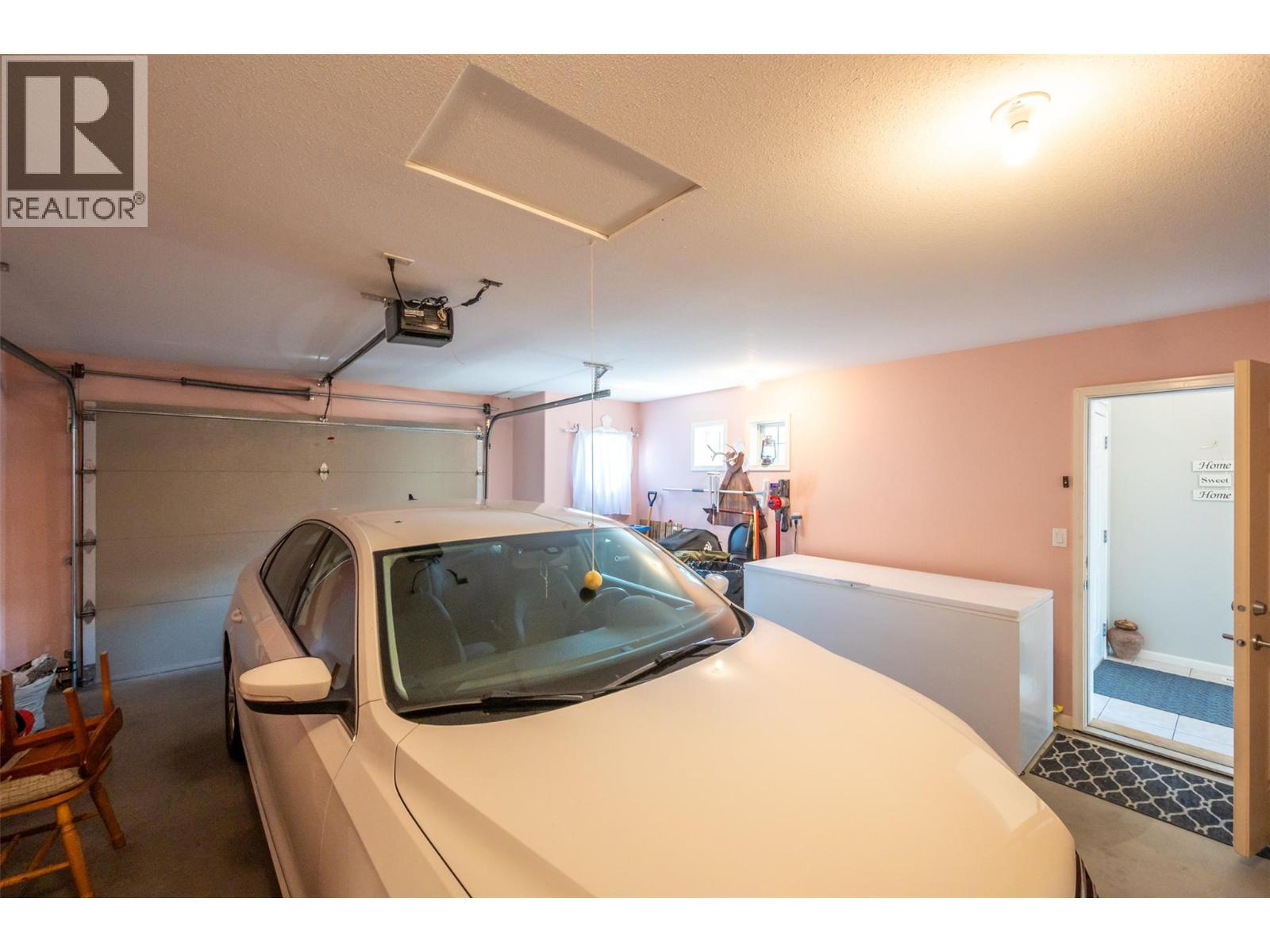 Picture for 3604 LOBELIA  Drive https://www.cirrealty.ca/reb/bc/9/10363869_50.jpg