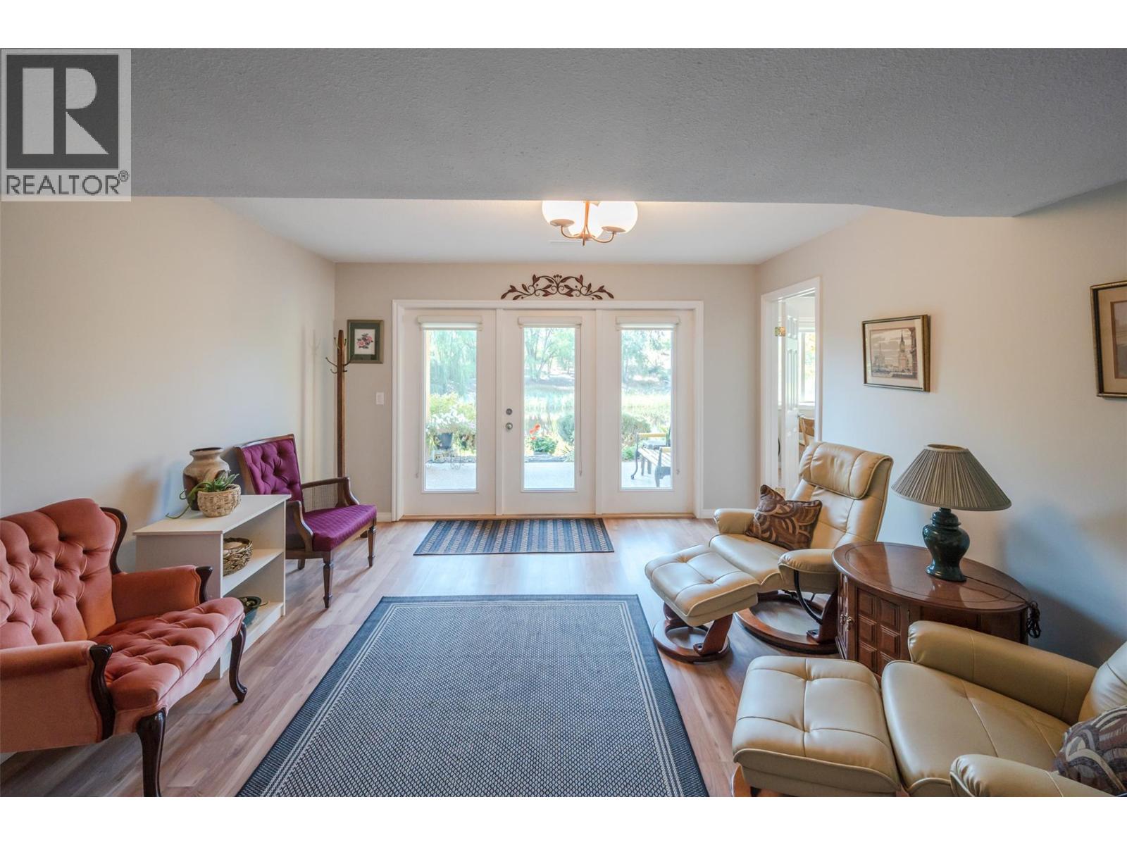 Picture for 3604 LOBELIA  Drive https://www.cirrealty.ca/reb/bc/9/10363869_52.jpg