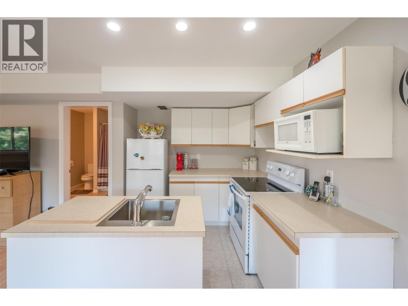 Picture for 3604 LOBELIA  Drive https://www.cirrealty.ca/reb/bc/9/10363869_62.jpg