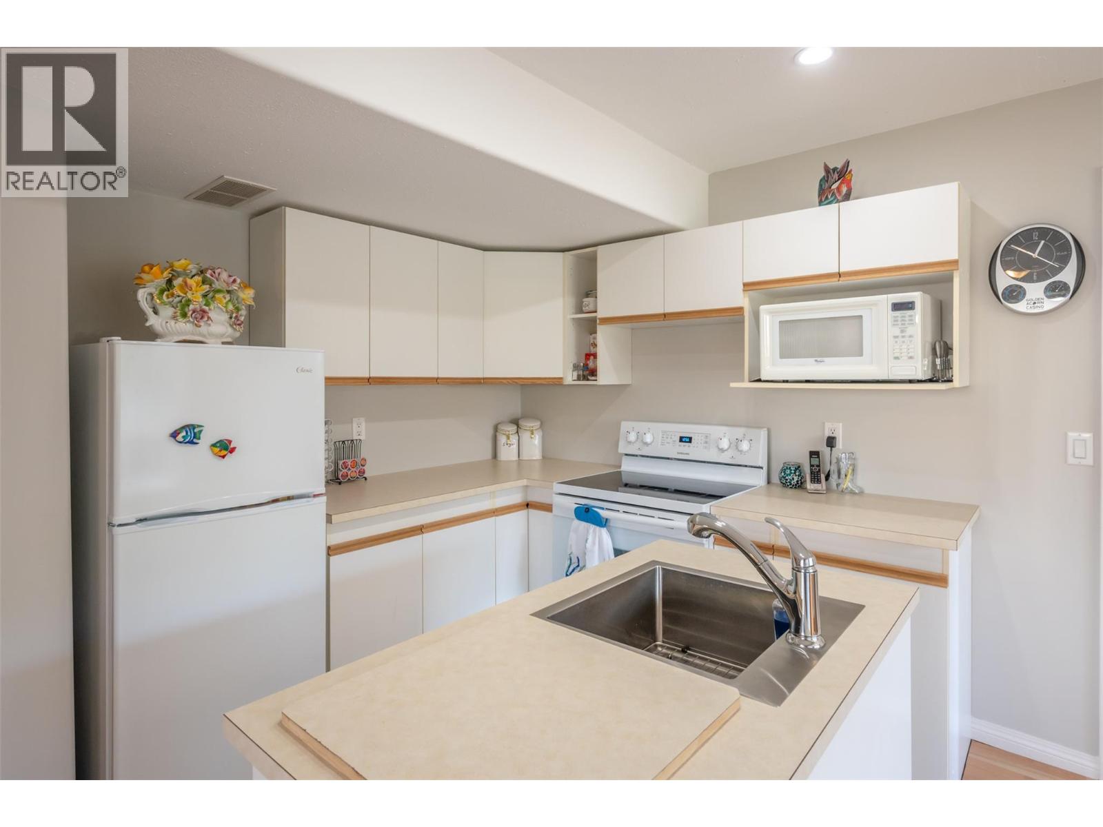 Picture for 3604 LOBELIA  Drive https://www.cirrealty.ca/reb/bc/9/10363869_63.jpg