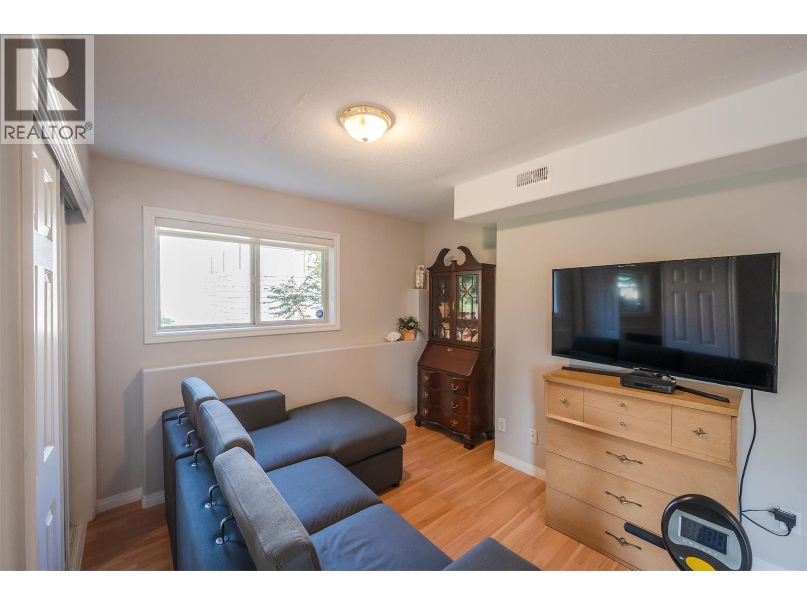 Picture for 3604 LOBELIA  Drive https://www.cirrealty.ca/reb/bc/9/10363869_65.jpg