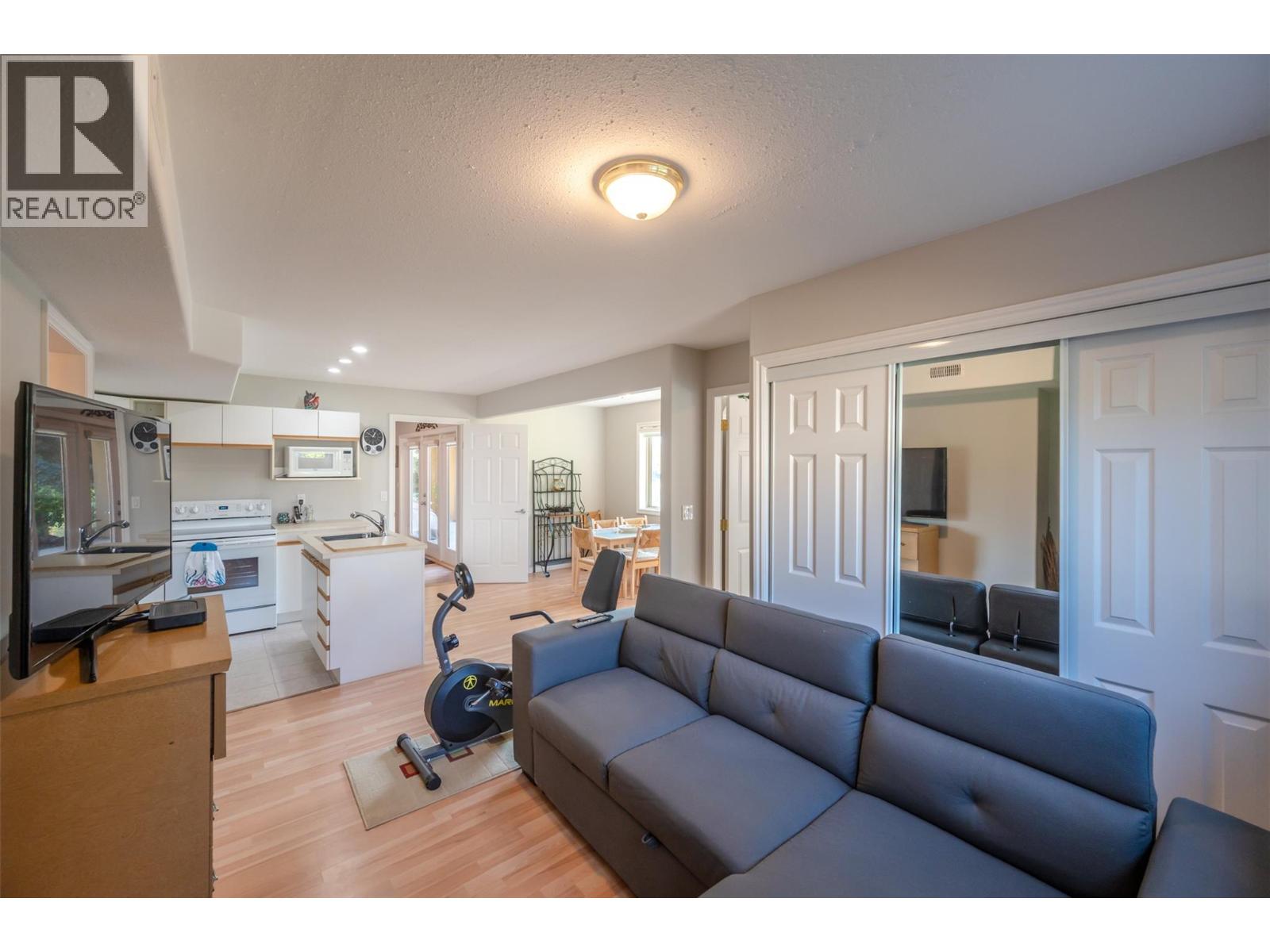 Picture for 3604 LOBELIA  Drive https://www.cirrealty.ca/reb/bc/9/10363869_66.jpg