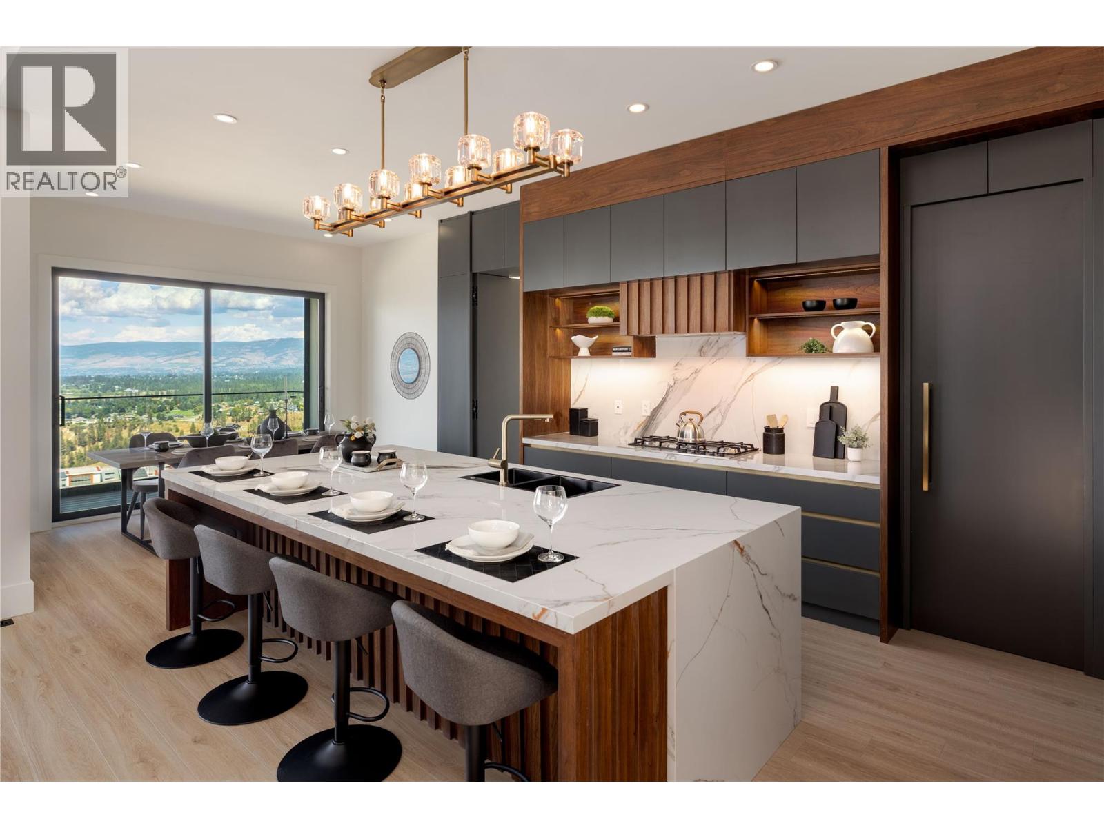 Picture for 1016 EMSLIE  Street https://www.cirrealty.ca/reb/bc/9/10363959_17.jpg