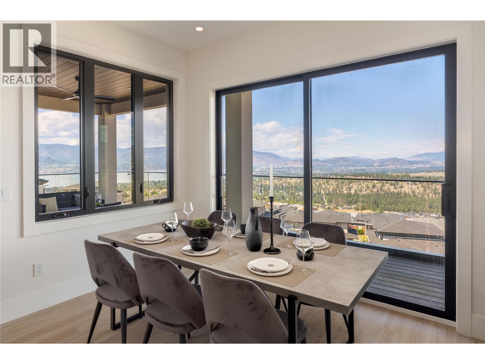 Picture for 1016 EMSLIE  Street https://www.cirrealty.ca/reb/bc/9/10363959_20.jpg