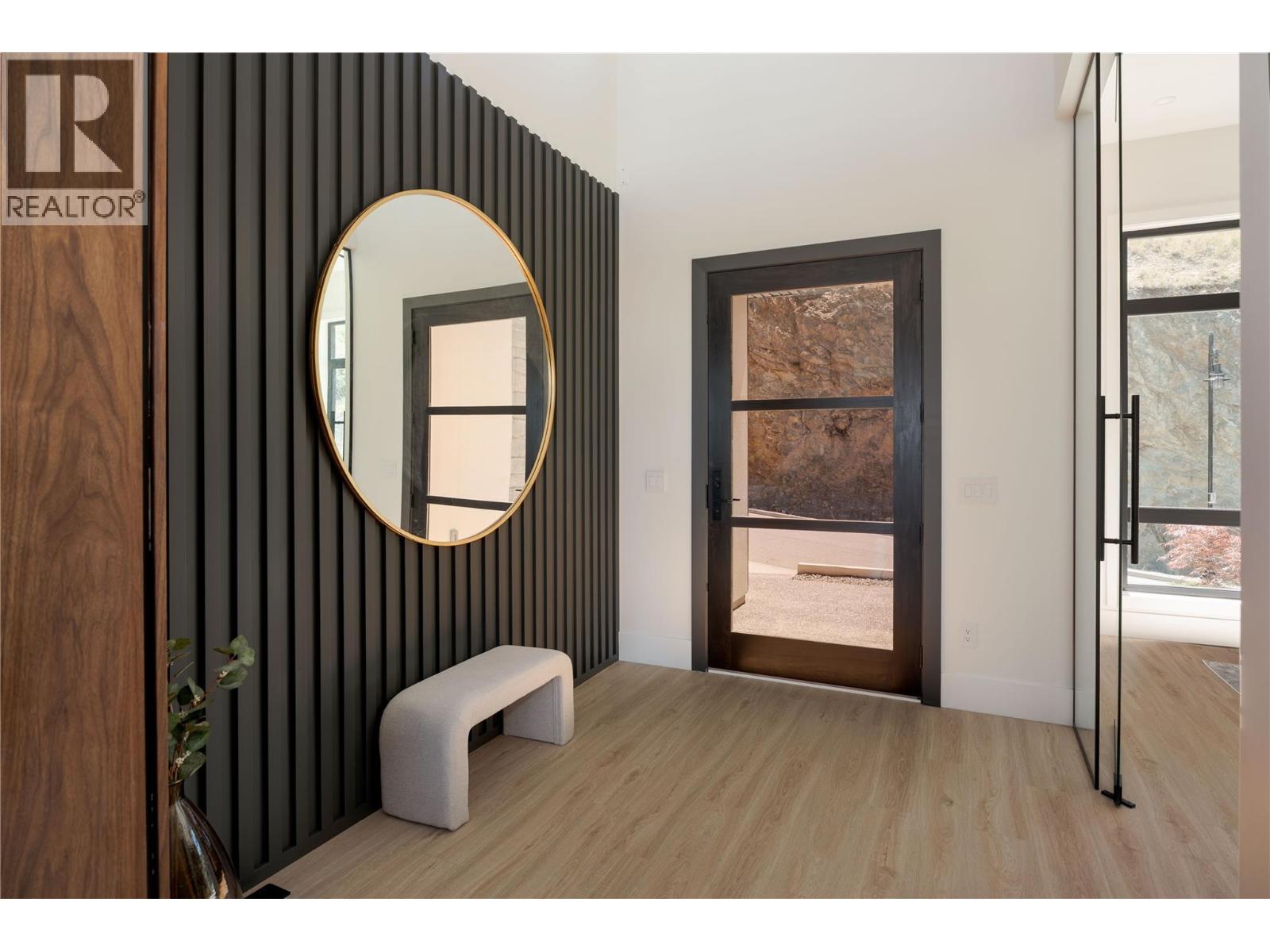 Picture for 1016 EMSLIE  Street https://www.cirrealty.ca/reb/bc/9/10363959_28.jpg