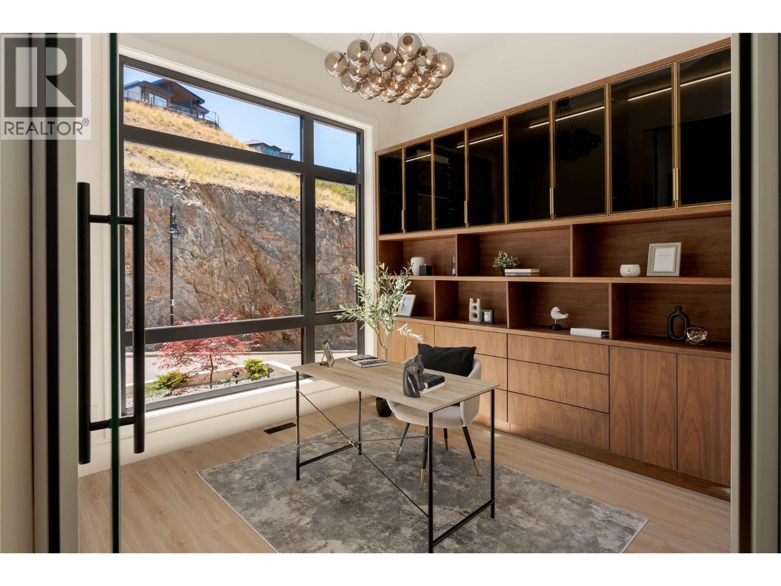 Picture for 1016 EMSLIE  Street https://www.cirrealty.ca/reb/bc/9/10363959_29.jpg