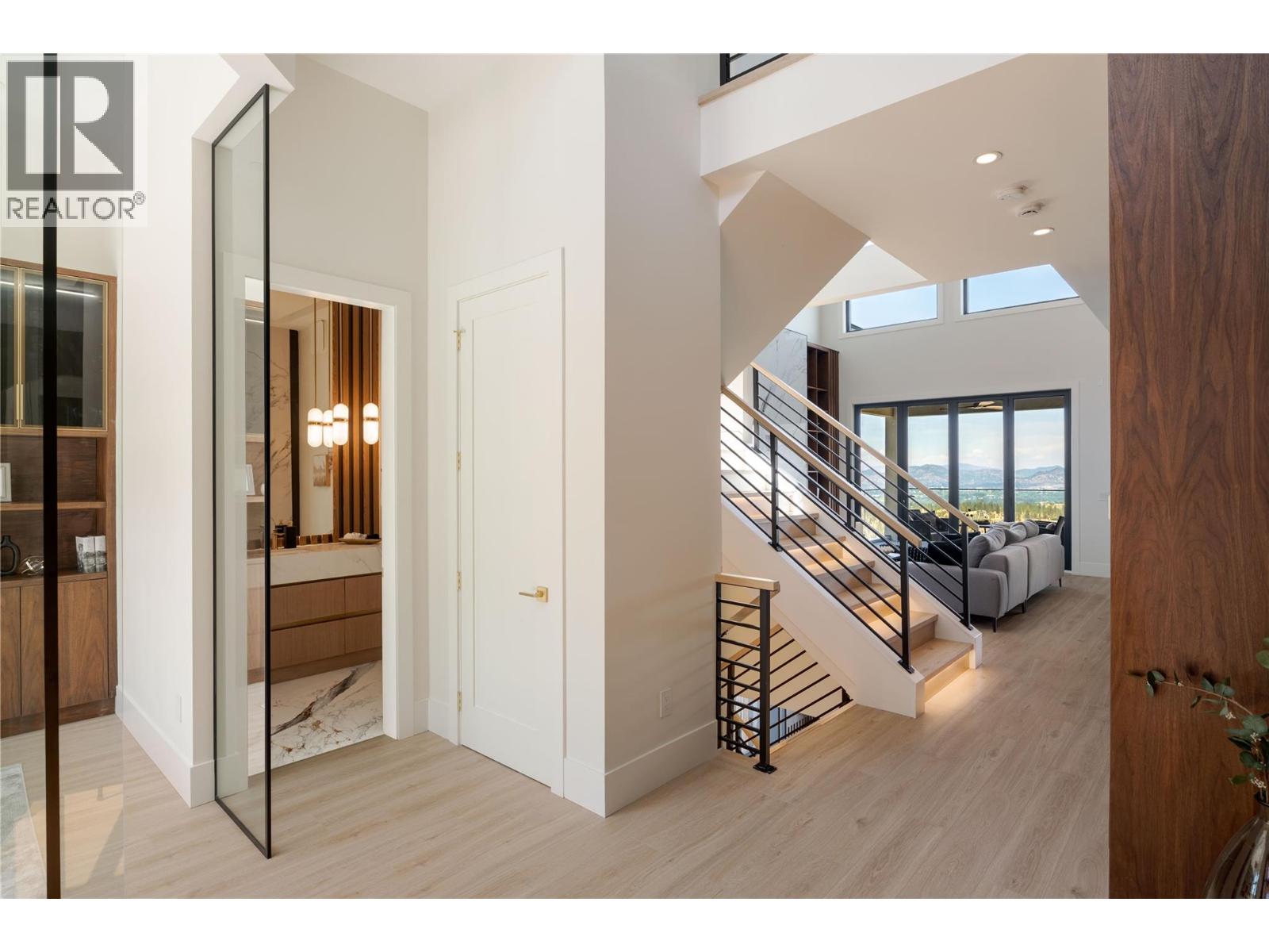 Picture for 1016 EMSLIE  Street https://www.cirrealty.ca/reb/bc/9/10363959_32.jpg