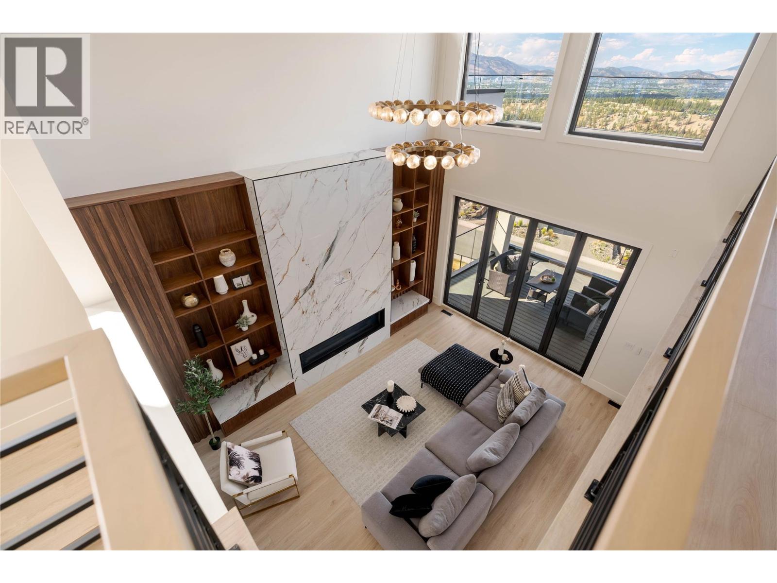 Picture for 1016 EMSLIE  Street https://www.cirrealty.ca/reb/bc/9/10363959_35.jpg