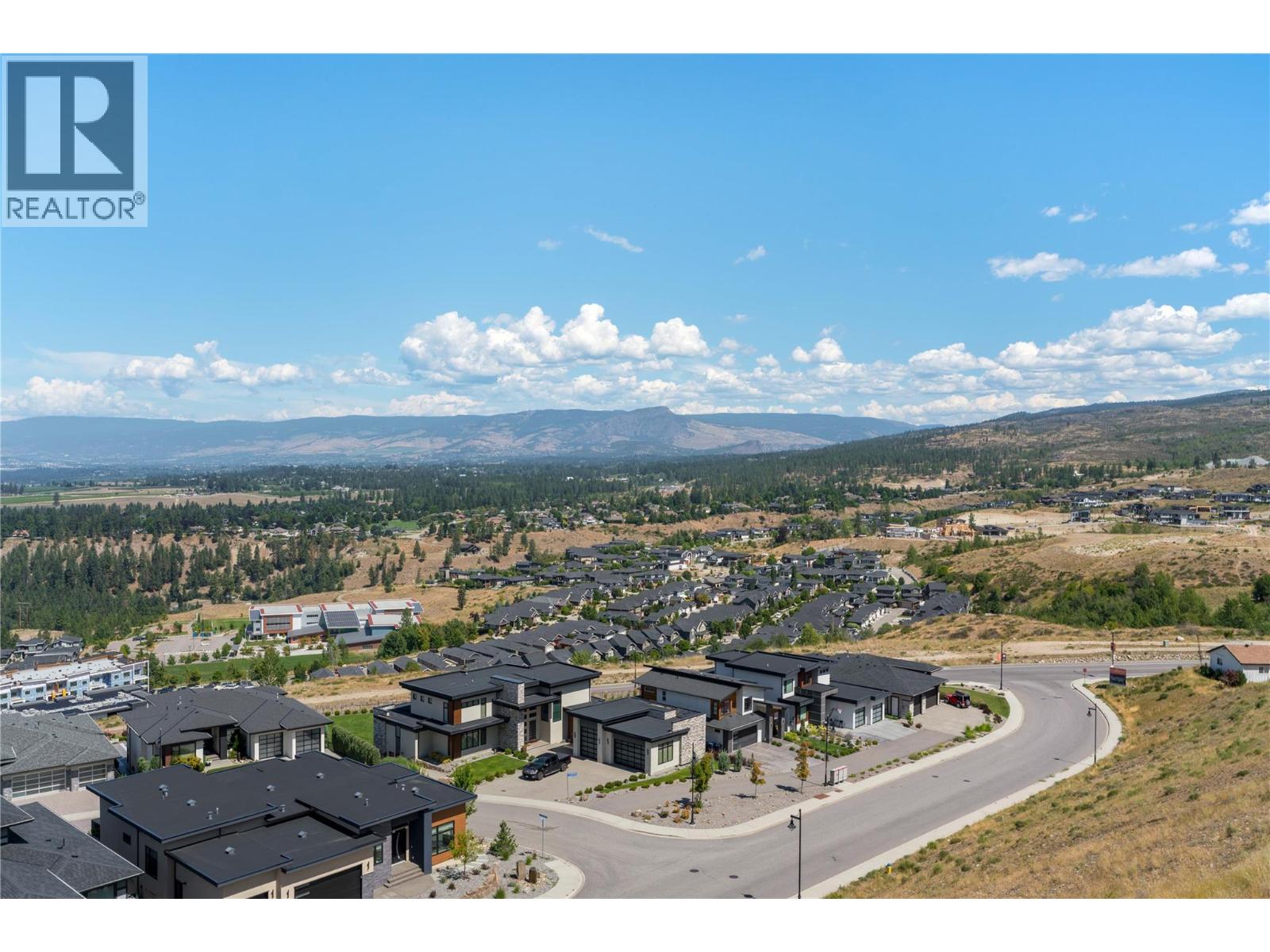 Picture for 1016 EMSLIE  Street https://www.cirrealty.ca/reb/bc/9/10363959_46.jpg