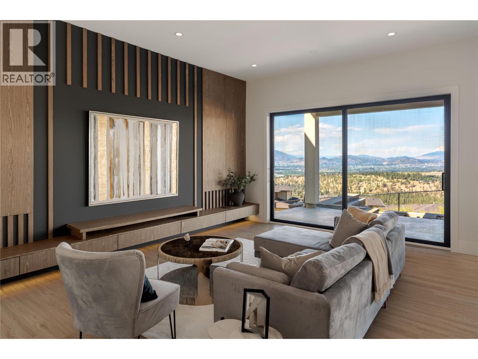 Picture for 1016 EMSLIE  Street https://www.cirrealty.ca/reb/bc/9/10363959_56.jpg