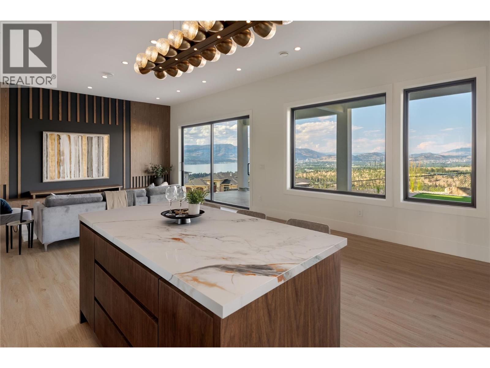 Picture for 1016 EMSLIE  Street https://www.cirrealty.ca/reb/bc/9/10363959_62.jpg