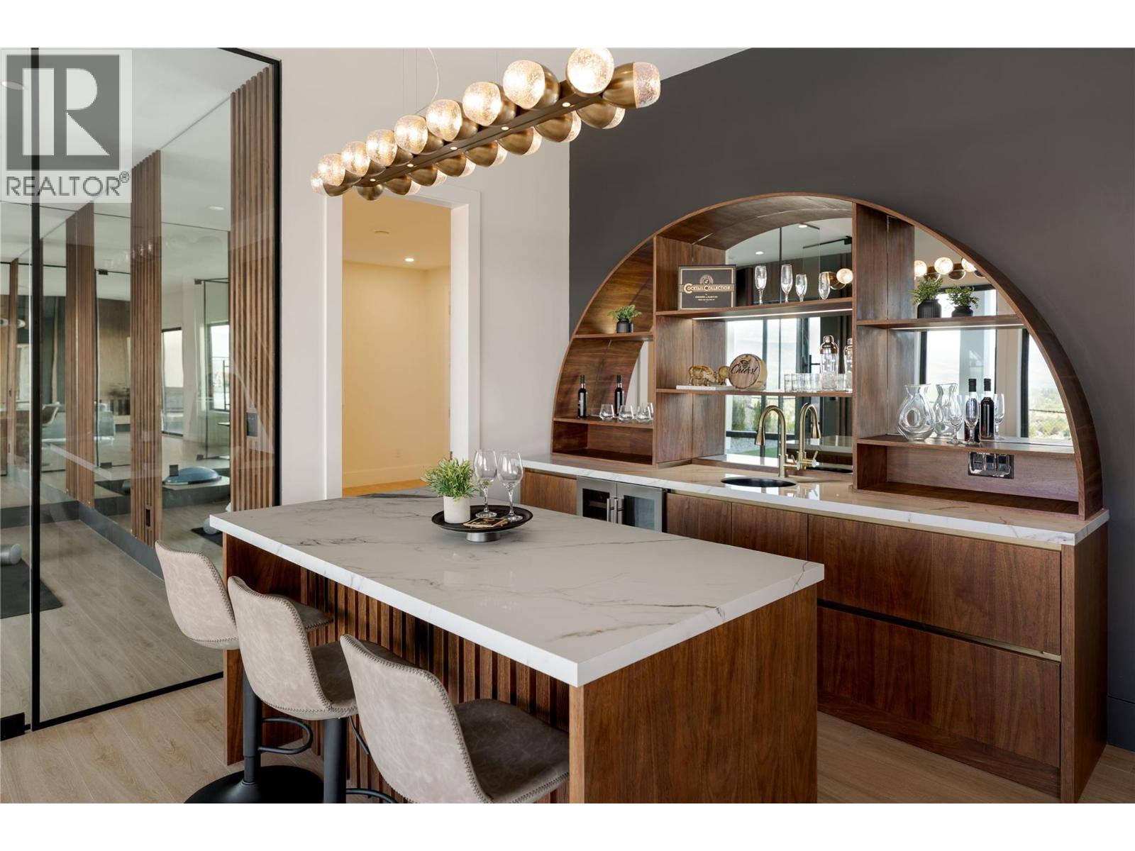 Picture for 1016 EMSLIE  Street https://www.cirrealty.ca/reb/bc/9/10363959_63.jpg