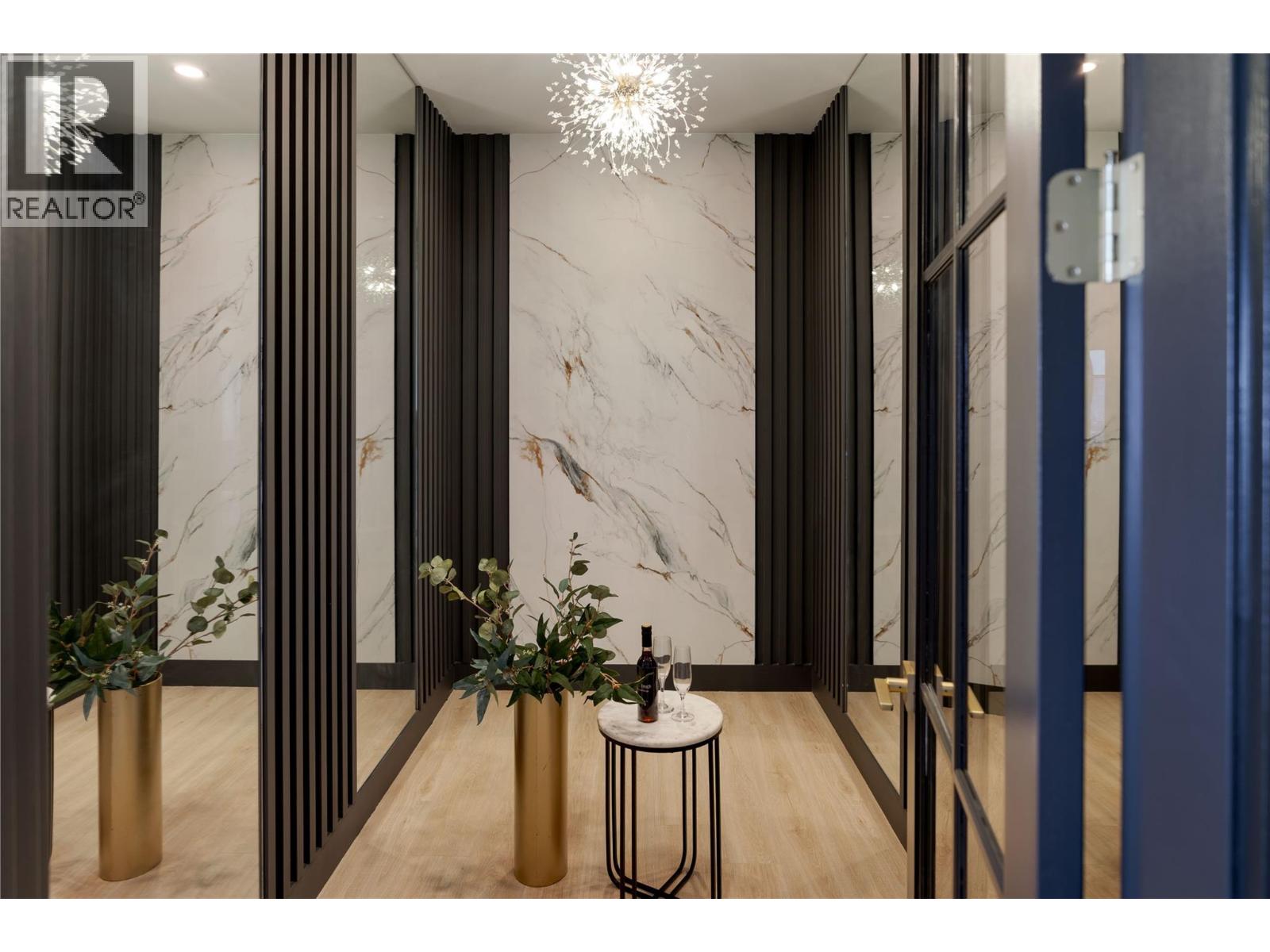 Picture for 1016 EMSLIE  Street https://www.cirrealty.ca/reb/bc/9/10363959_64.jpg