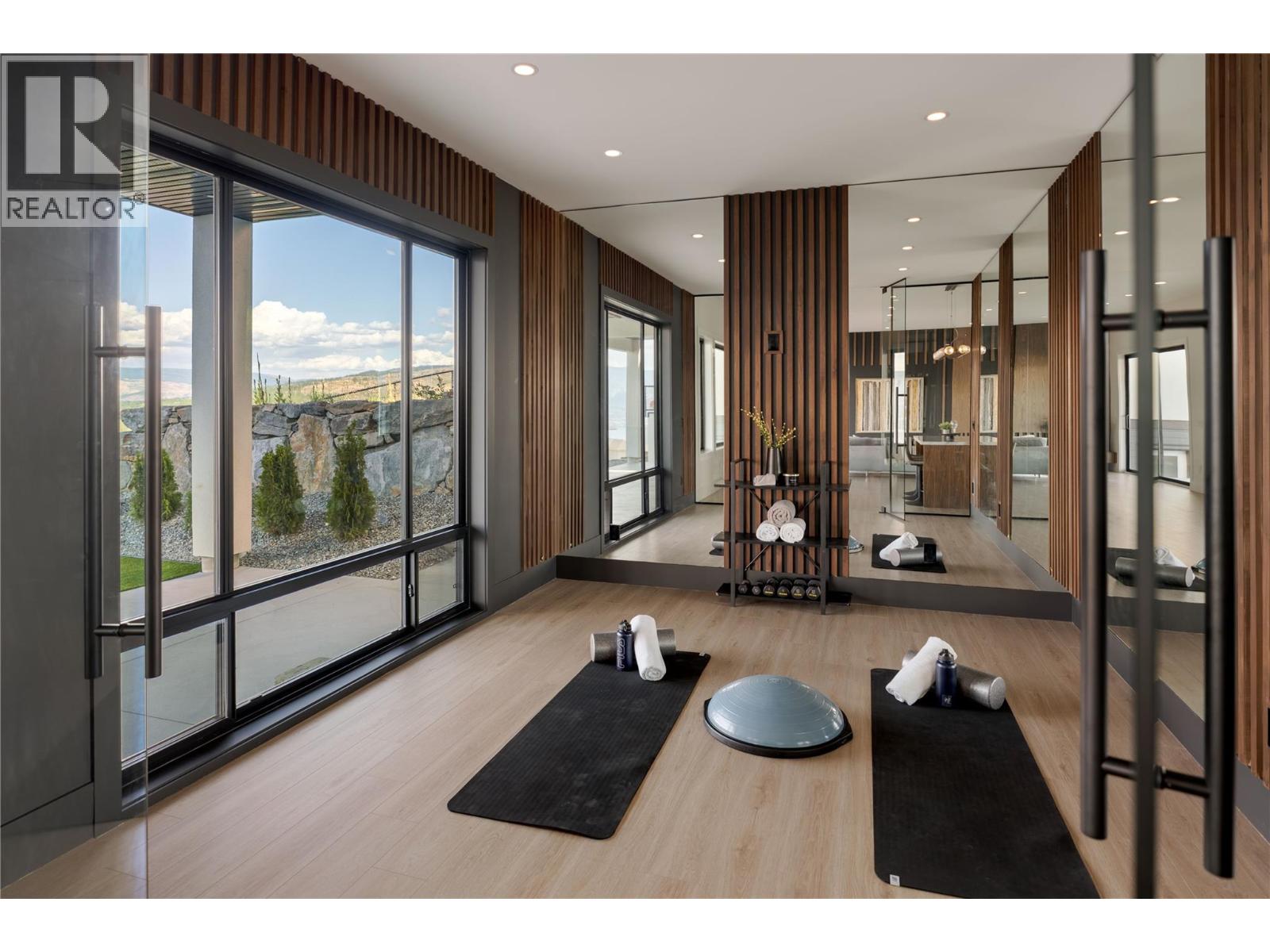 Picture for 1016 EMSLIE  Street https://www.cirrealty.ca/reb/bc/9/10363959_65.jpg