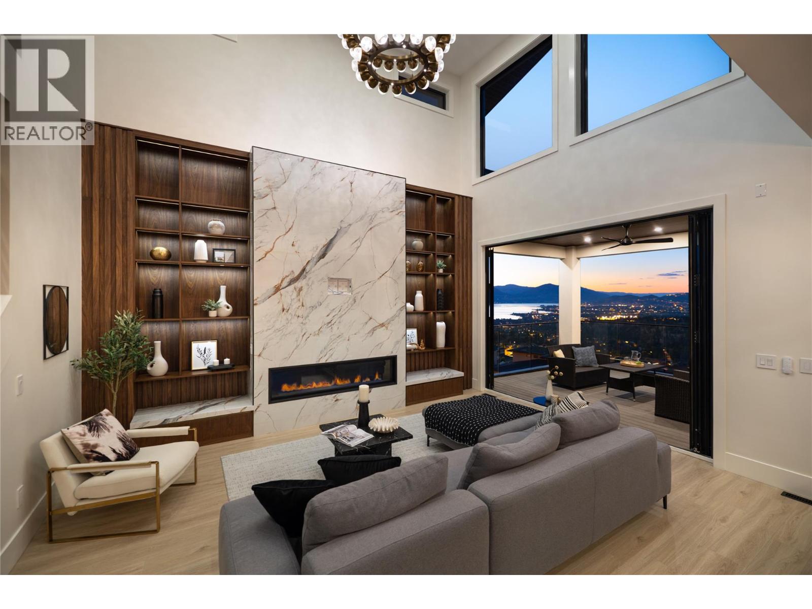 Picture for 1016 EMSLIE  Street https://www.cirrealty.ca/reb/bc/9/10363959_7.jpg