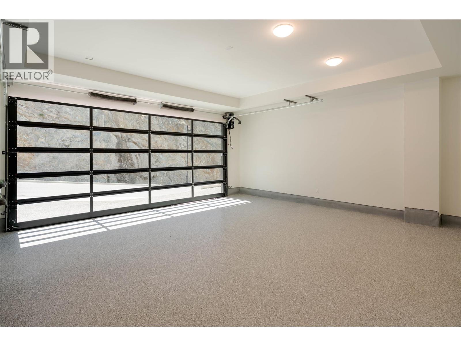 Picture for 1016 EMSLIE  Street https://www.cirrealty.ca/reb/bc/9/10363959_75.jpg