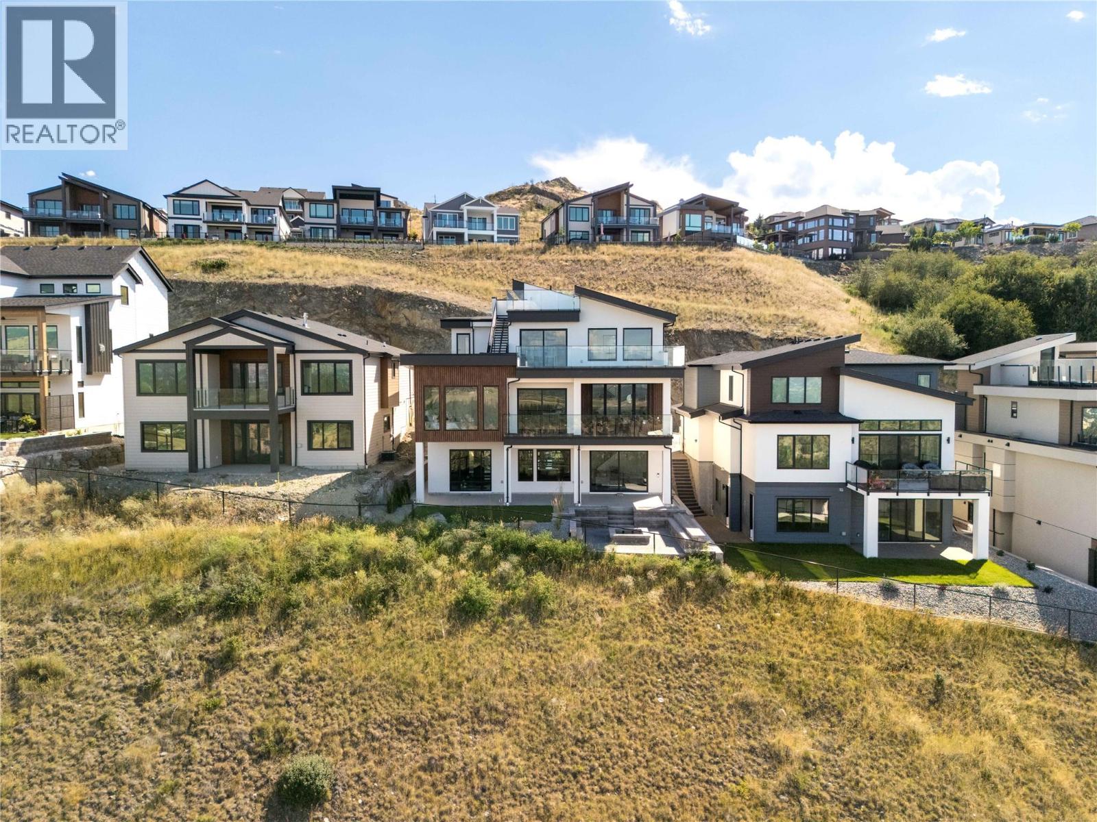 Picture for 1016 EMSLIE  Street https://www.cirrealty.ca/reb/bc/9/10363959_78.jpg