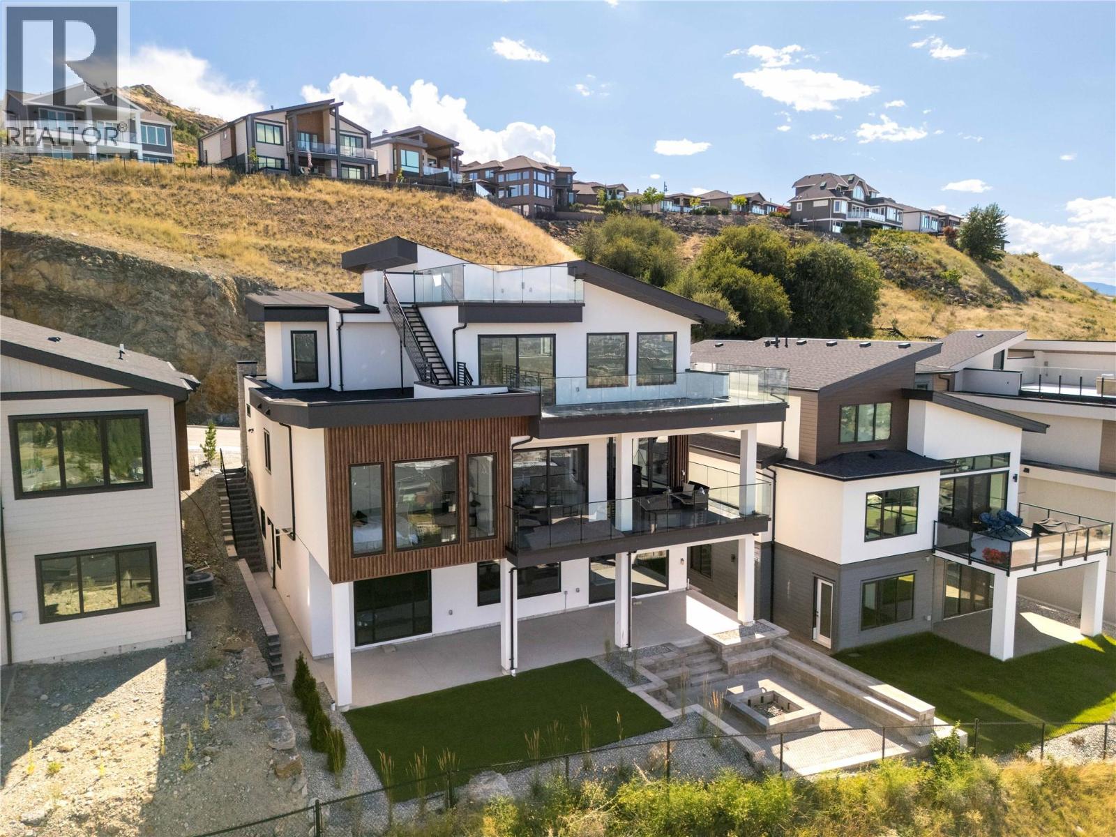 Picture for 1016 EMSLIE  Street https://www.cirrealty.ca/reb/bc/9/10363959_79.jpg