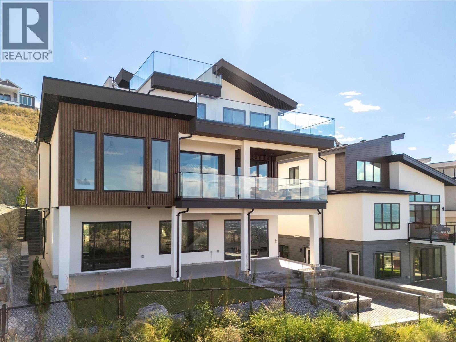 Picture for 1016 EMSLIE  Street https://www.cirrealty.ca/reb/bc/9/10363959_81.jpg