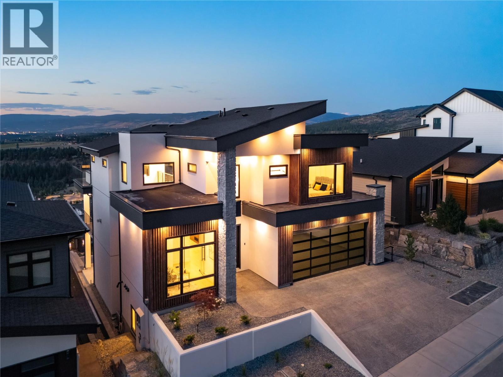 Picture for 1016 EMSLIE  Street https://www.cirrealty.ca/reb/bc/9/10363959_86.jpg