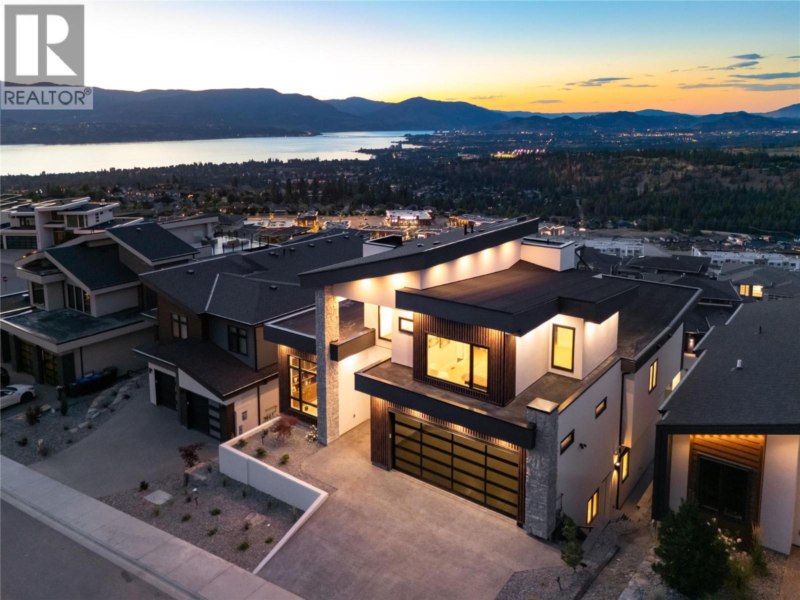 Picture for 1016 EMSLIE  Street https://www.cirrealty.ca/reb/bc/9/10363959_88.jpg