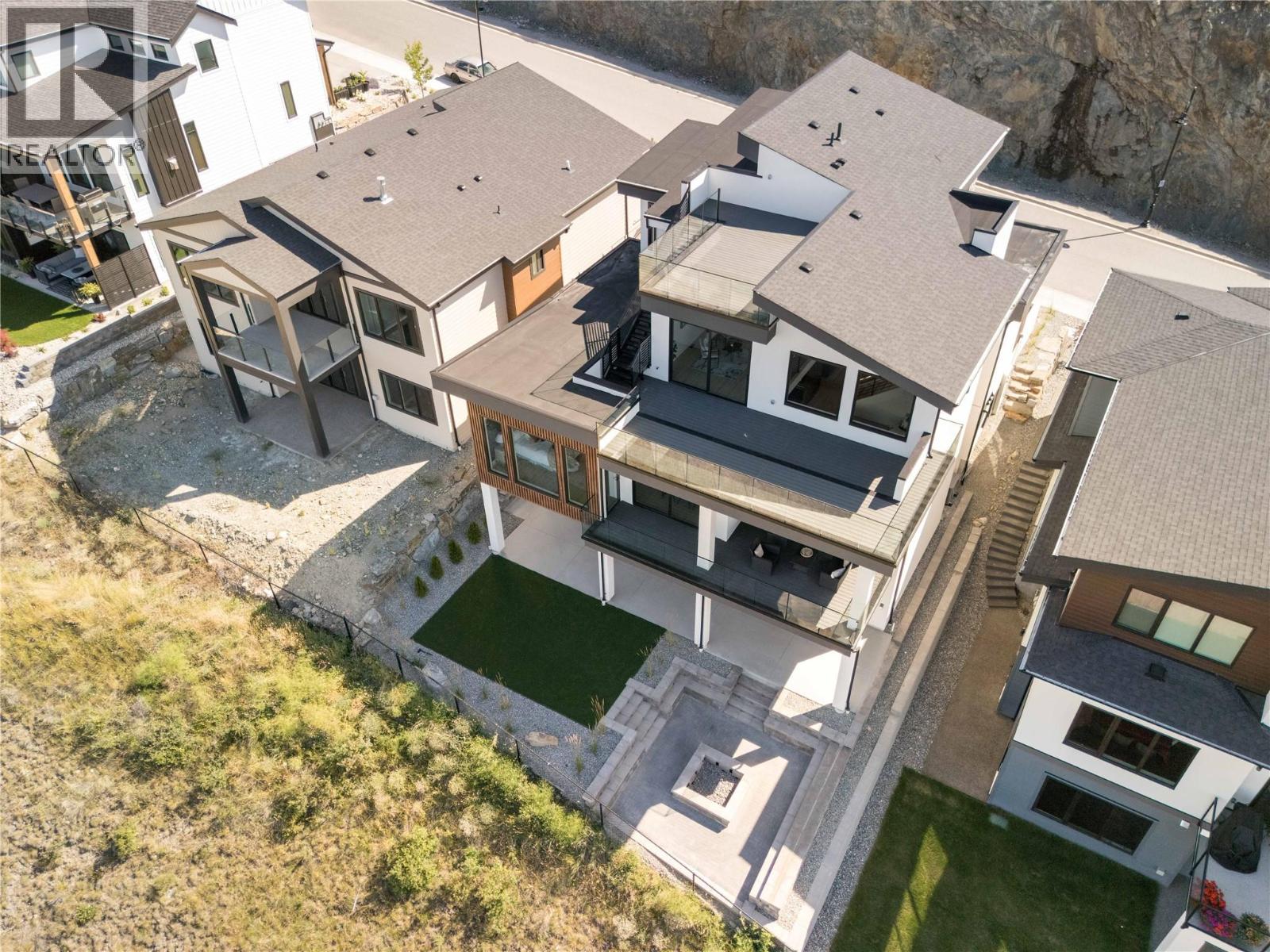 Picture for 1016 EMSLIE  Street https://www.cirrealty.ca/reb/bc/9/10363959_90.jpg