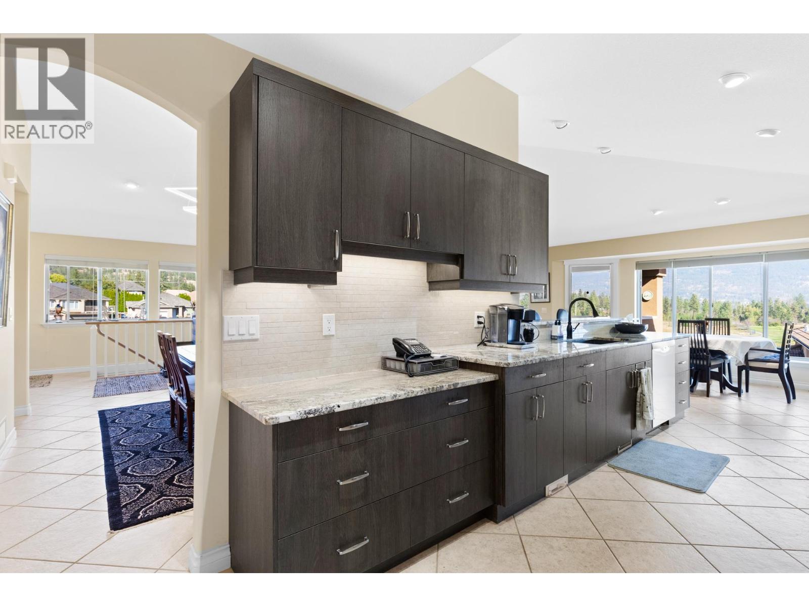 Picture for Unit #201, 2455 Quail Ridge  Boulevard https://www.cirrealty.ca/reb/bc/9/10363989_17.jpg